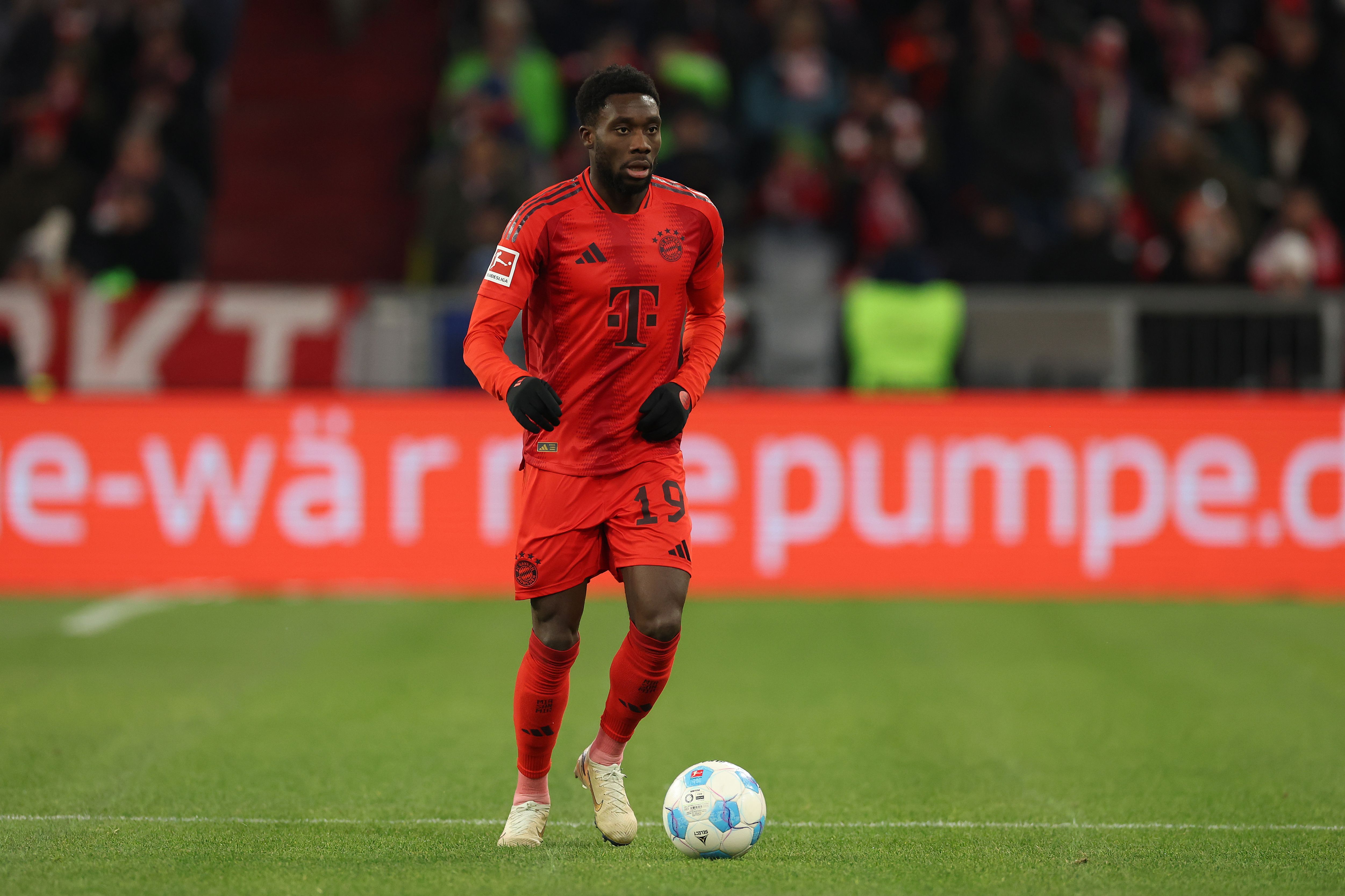 FC Bayern München v FC Augsburg - Bundesliga