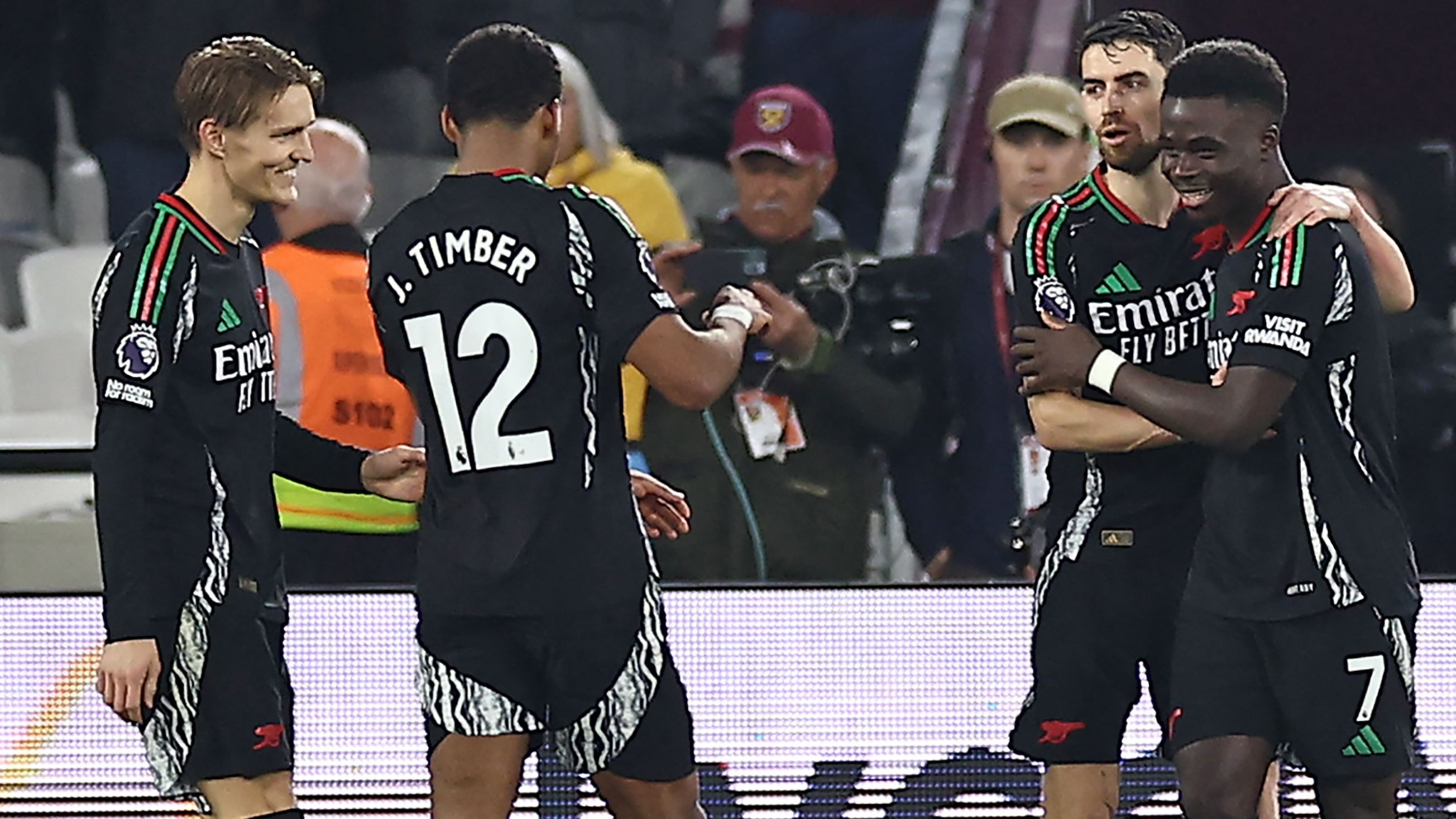 TERUNGKAP: Alasan Bukayo Saka Biarkan Martin Odegaard Ambil Penalti Pertama Dalam Kemenangan Arsenal Atas West Ham