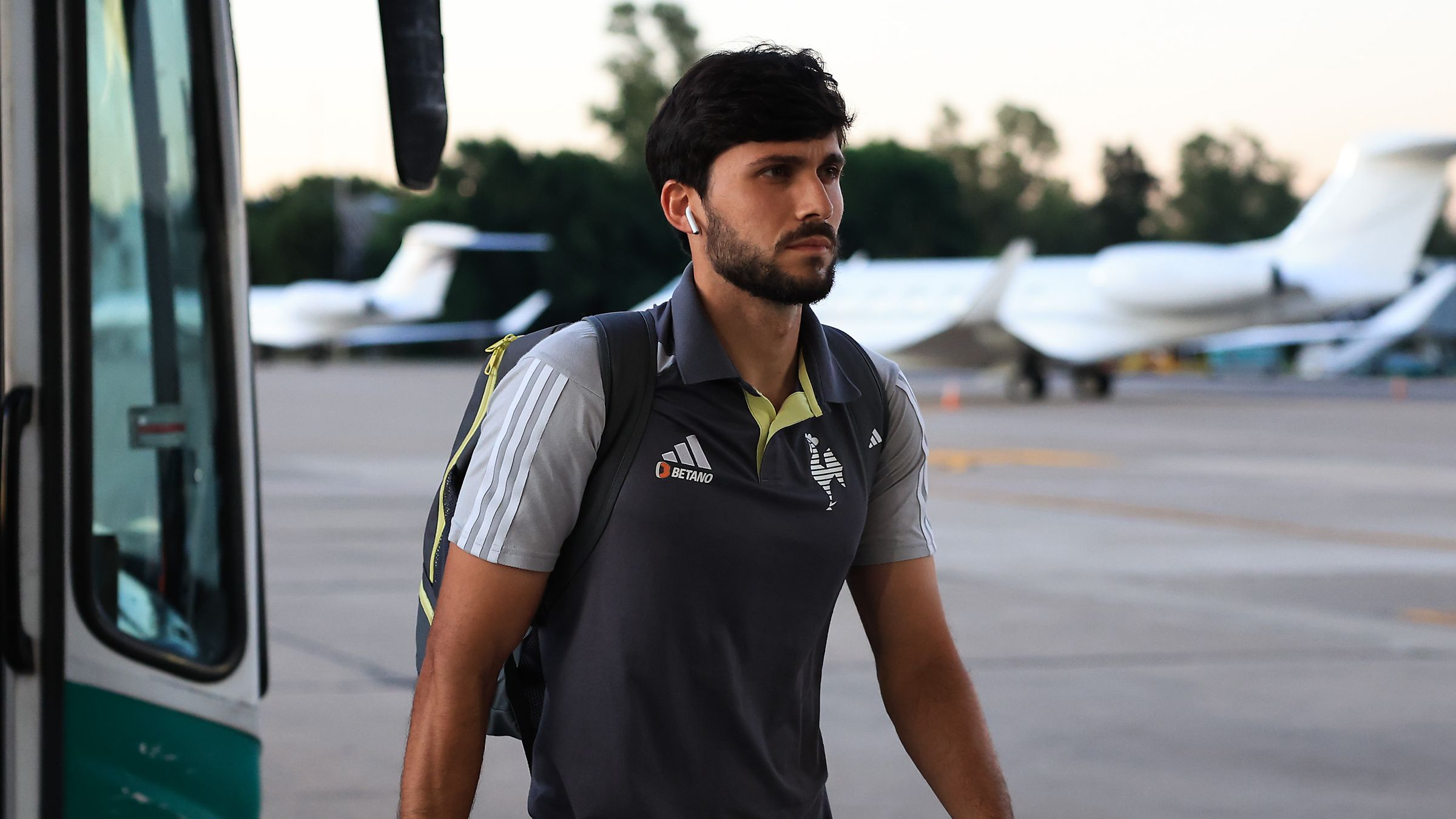 Atletico Mineiro and Botafogo Arrive to Buenos Aires for Copa CONMEBOL Libertadores 2024 Final