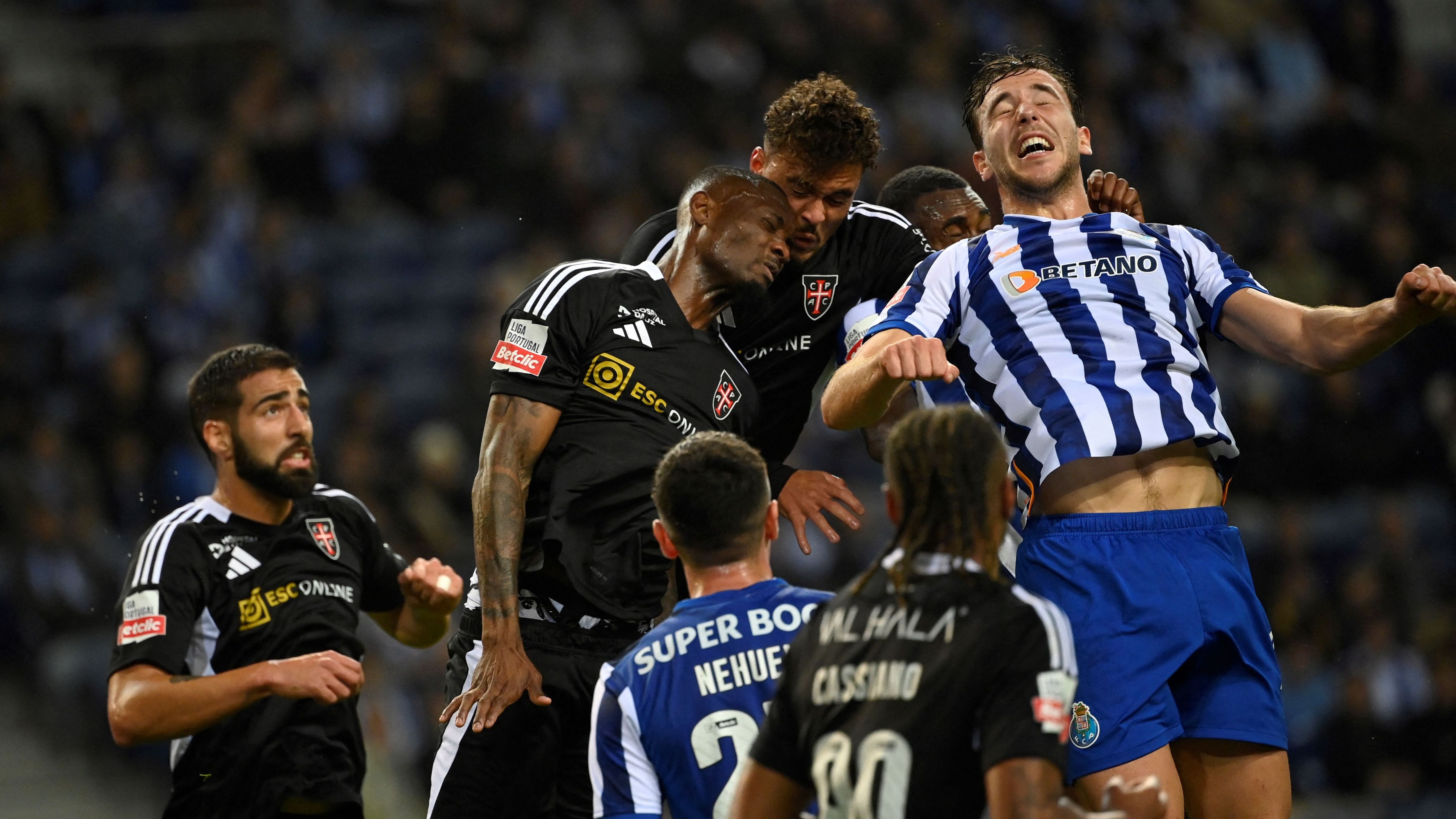 FBL-POR-LIGA-PORTO-CASA PIA
