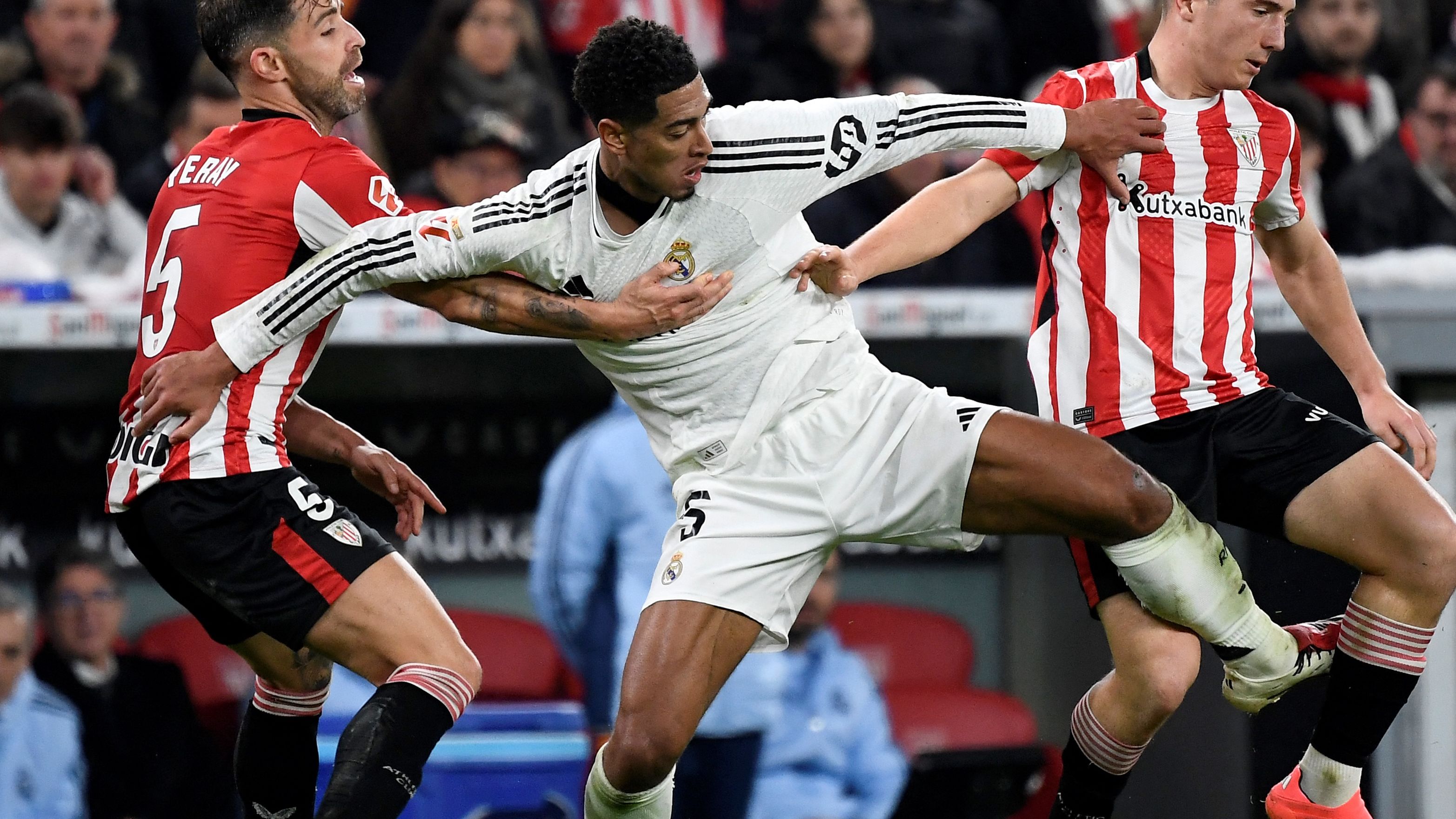 TOPSHOT-FBL-ESP-LIGA-ATHLETIC BILBAO-REAL MADRID