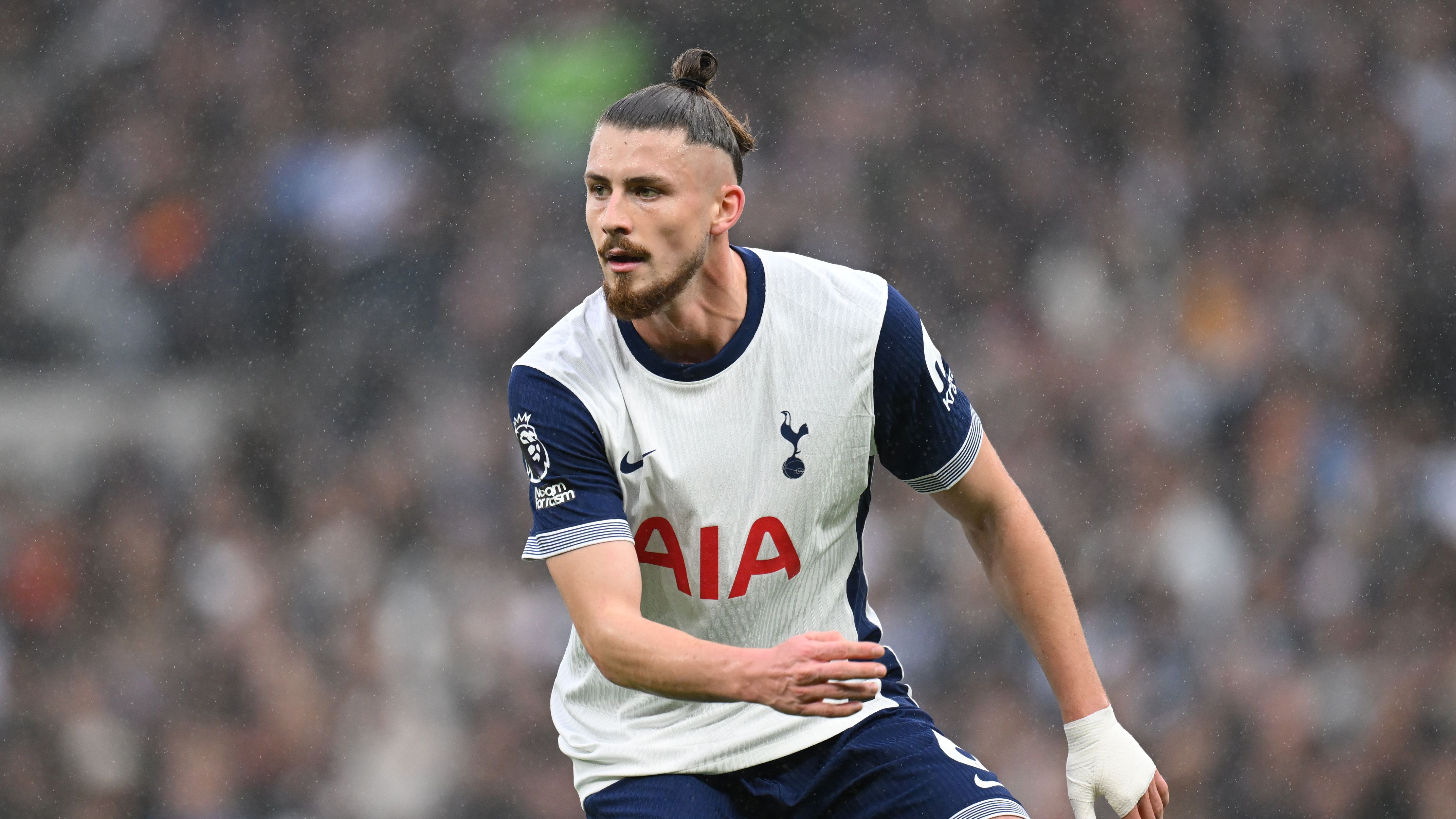 Tottenham Hotspur FC v Fulham FC - Premier League