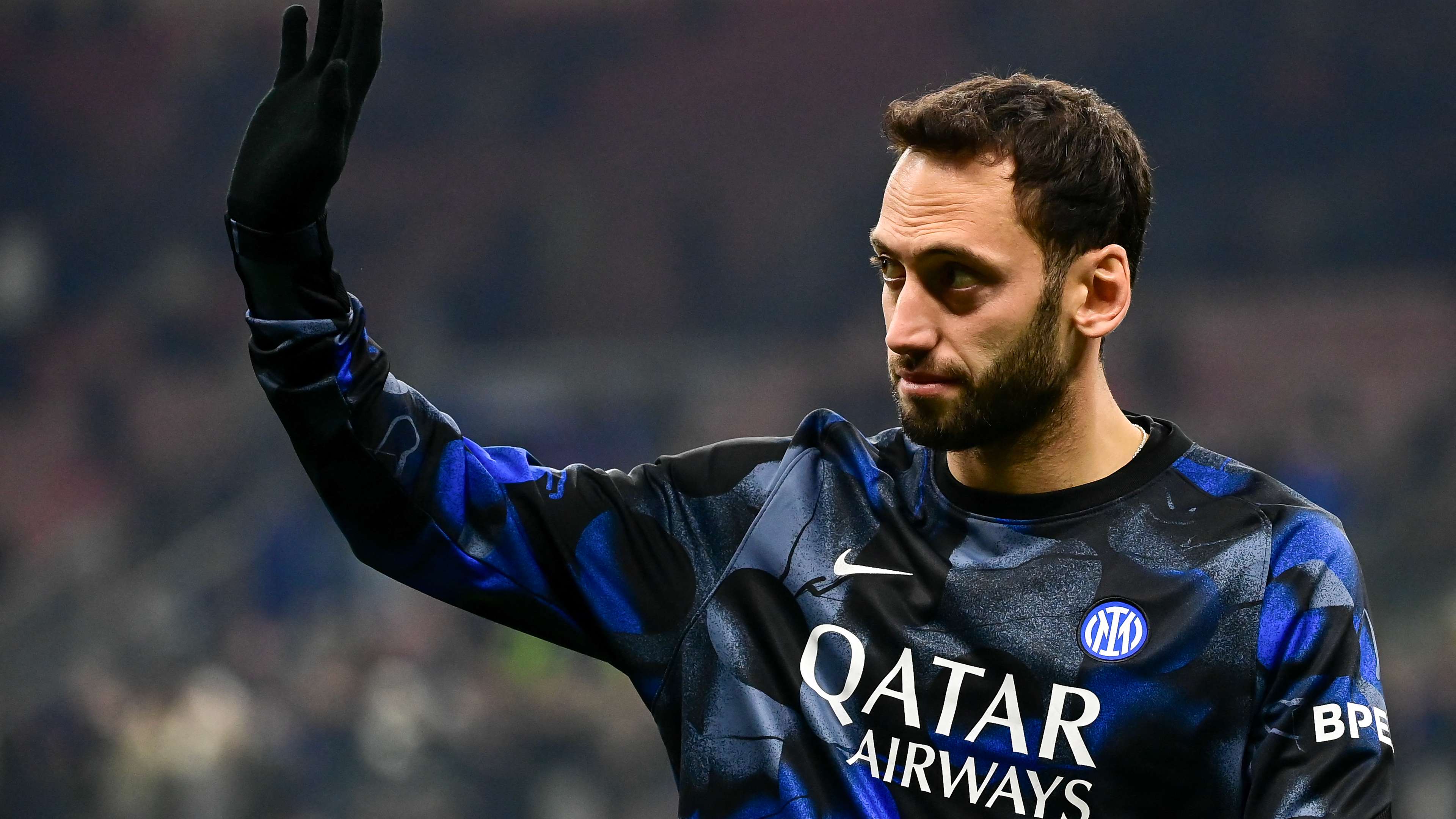 Hakan Çalhanoğlu 2024 yazında dünya devinden aldığı transfer teklifini  açıkladı | Goal.com Türkçe