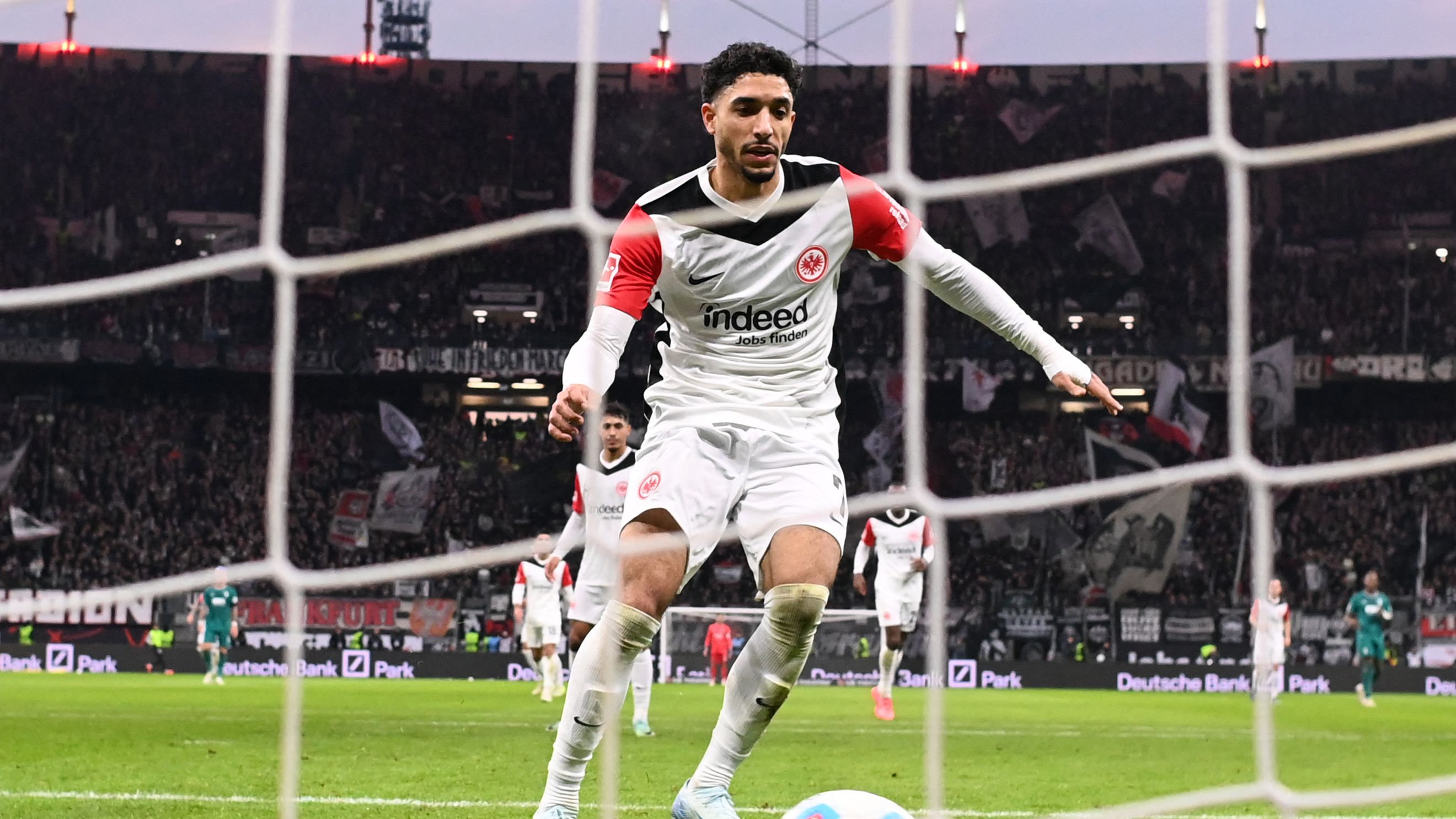 FBL-GER-BUNDESLIGA-FRANKFURT-AUGSBURG