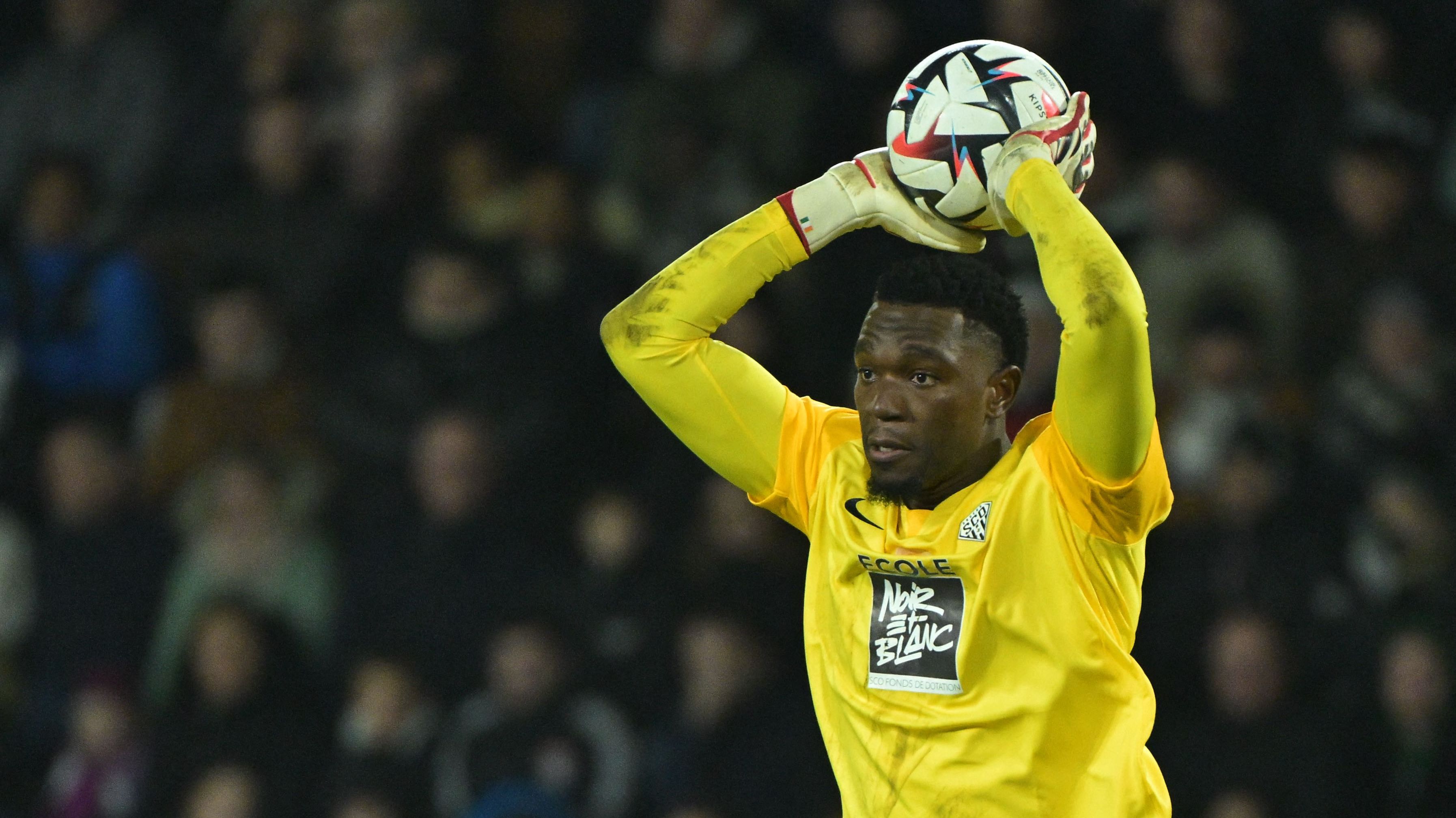 FBL-FRA-LIGUE1-ANGERS-LYON