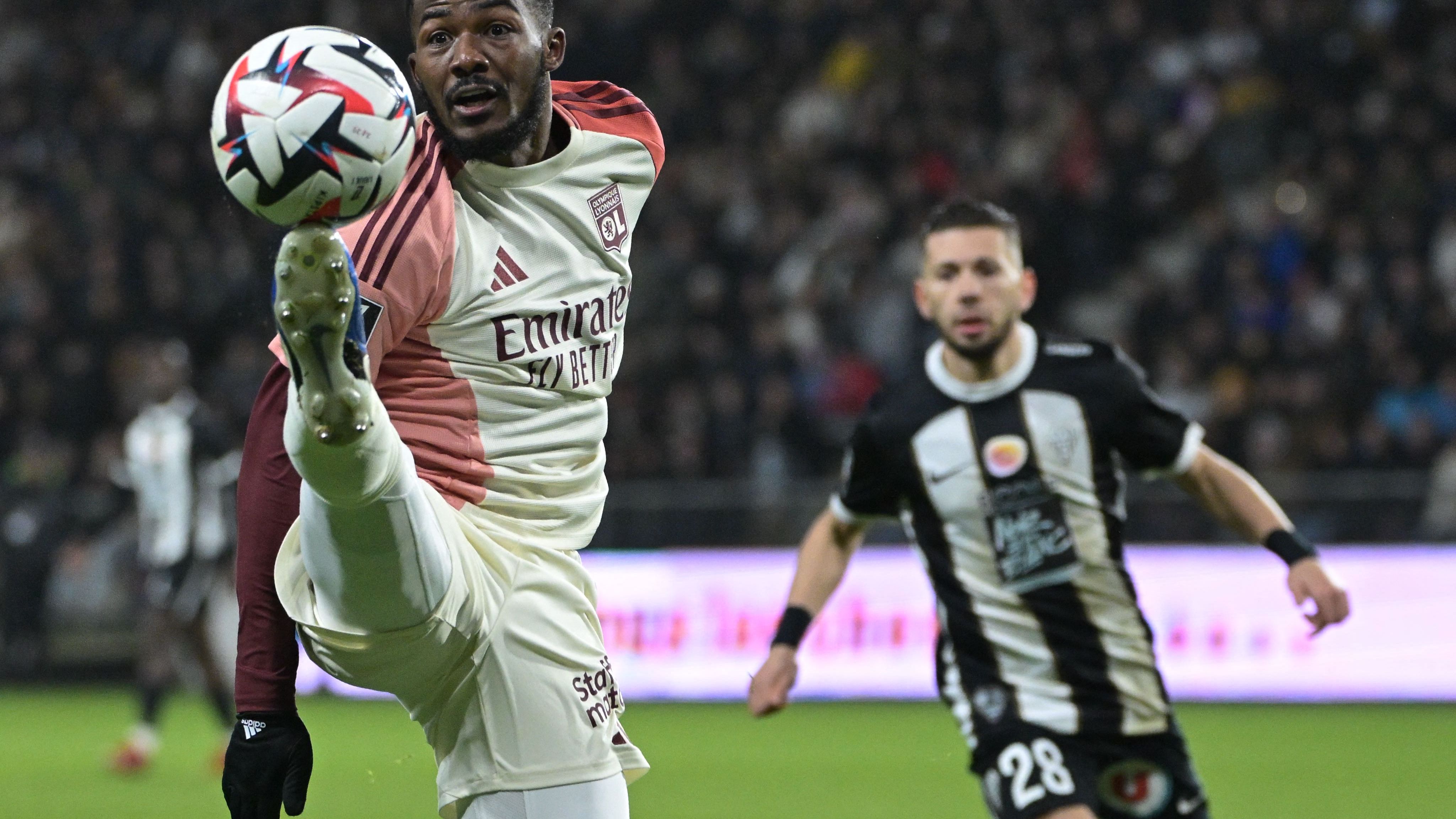 FBL-FRA-LIGUE1-ANGERS-LYON