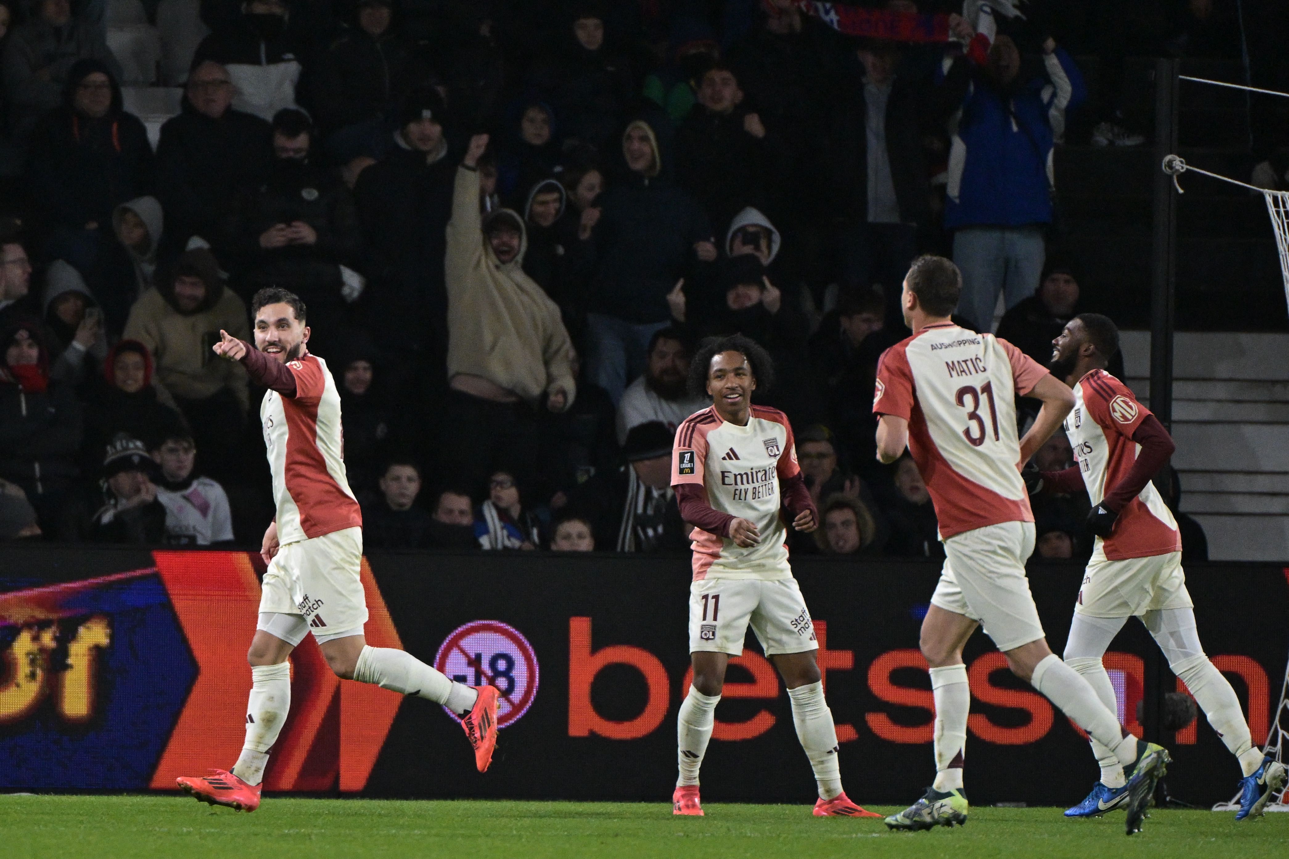 FBL-FRA-LIGUE1-ANGERS-LYON