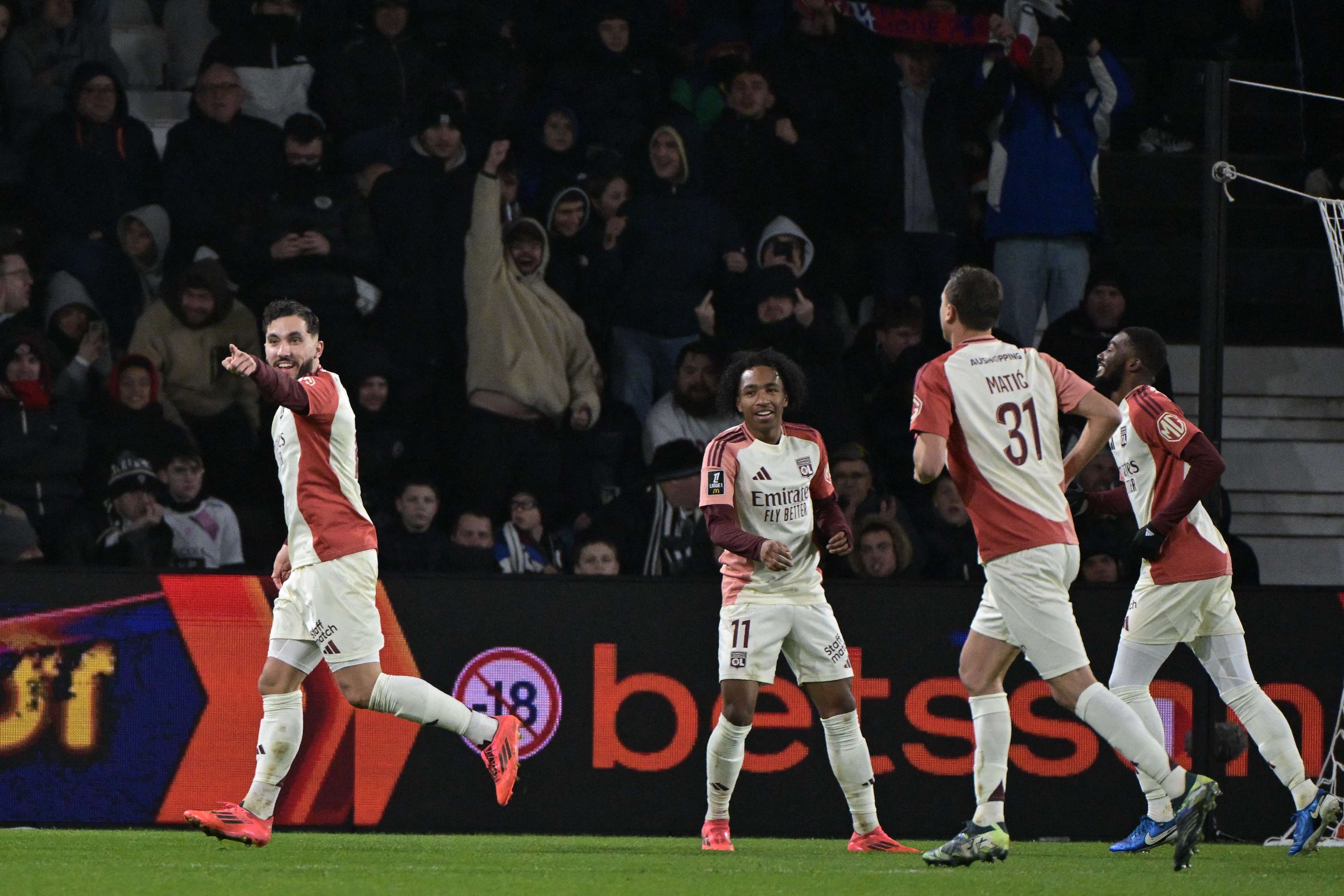 FBL-FRA-LIGUE1-ANGERS-LYON