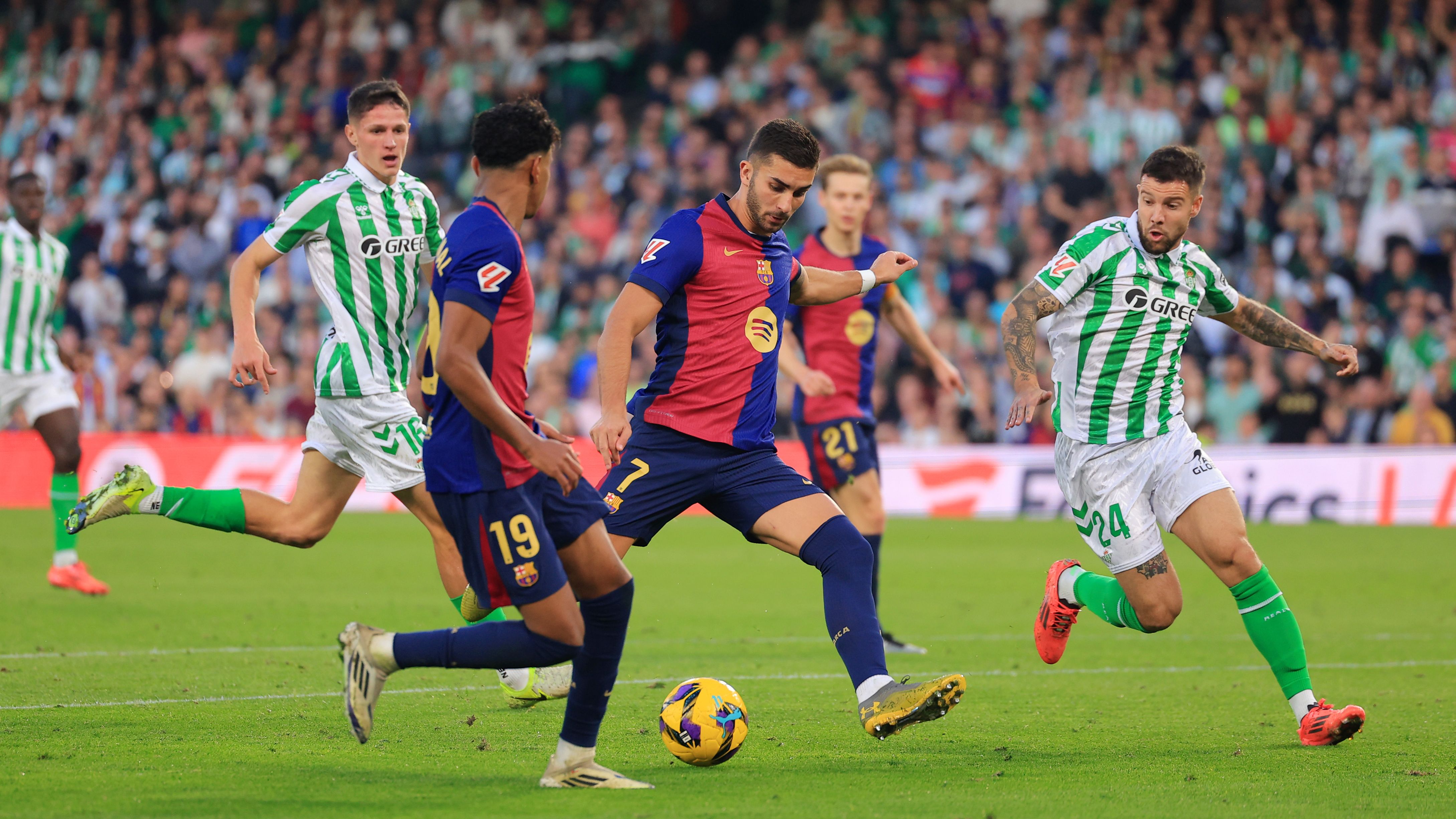 Real Betis Balompie v FC Barcelona - La Liga EA Sports