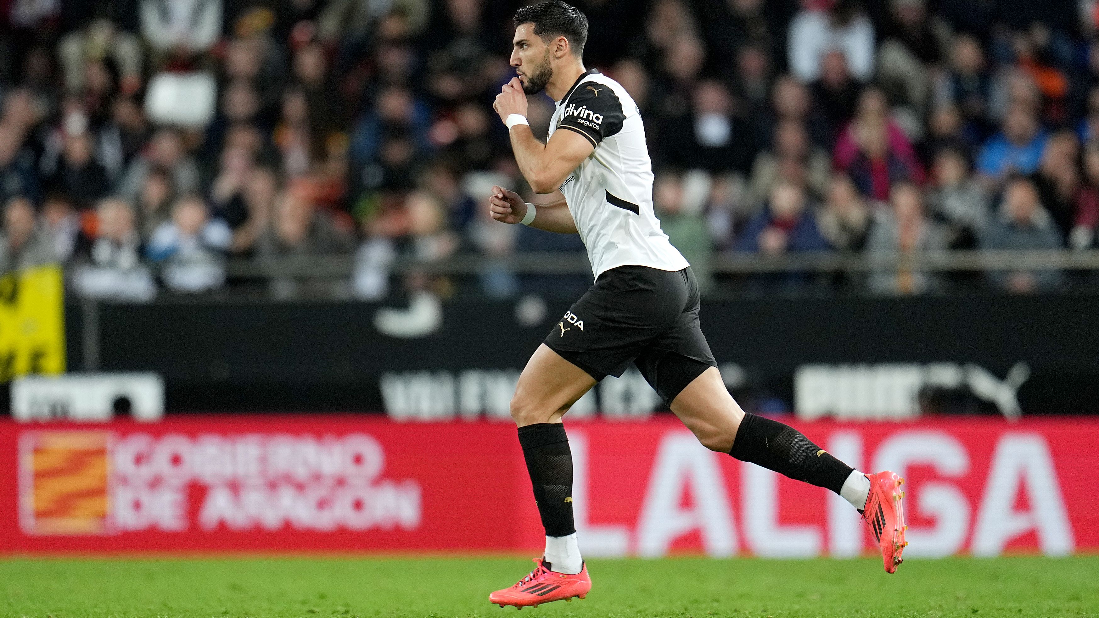 Valencia CF v Rayo Vallecano - La Liga EA Sports