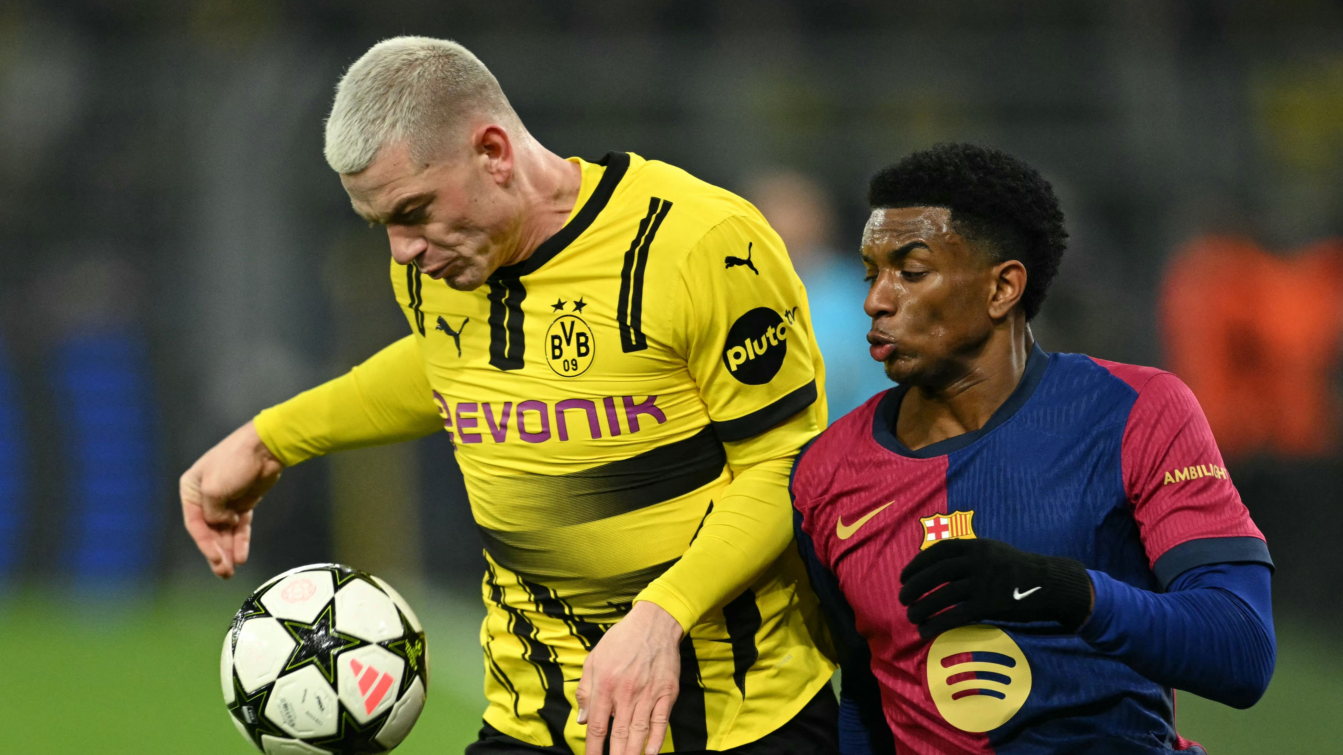 TOPSHOT-FBL-EUR-C1-DORTMUND-BARCELONA