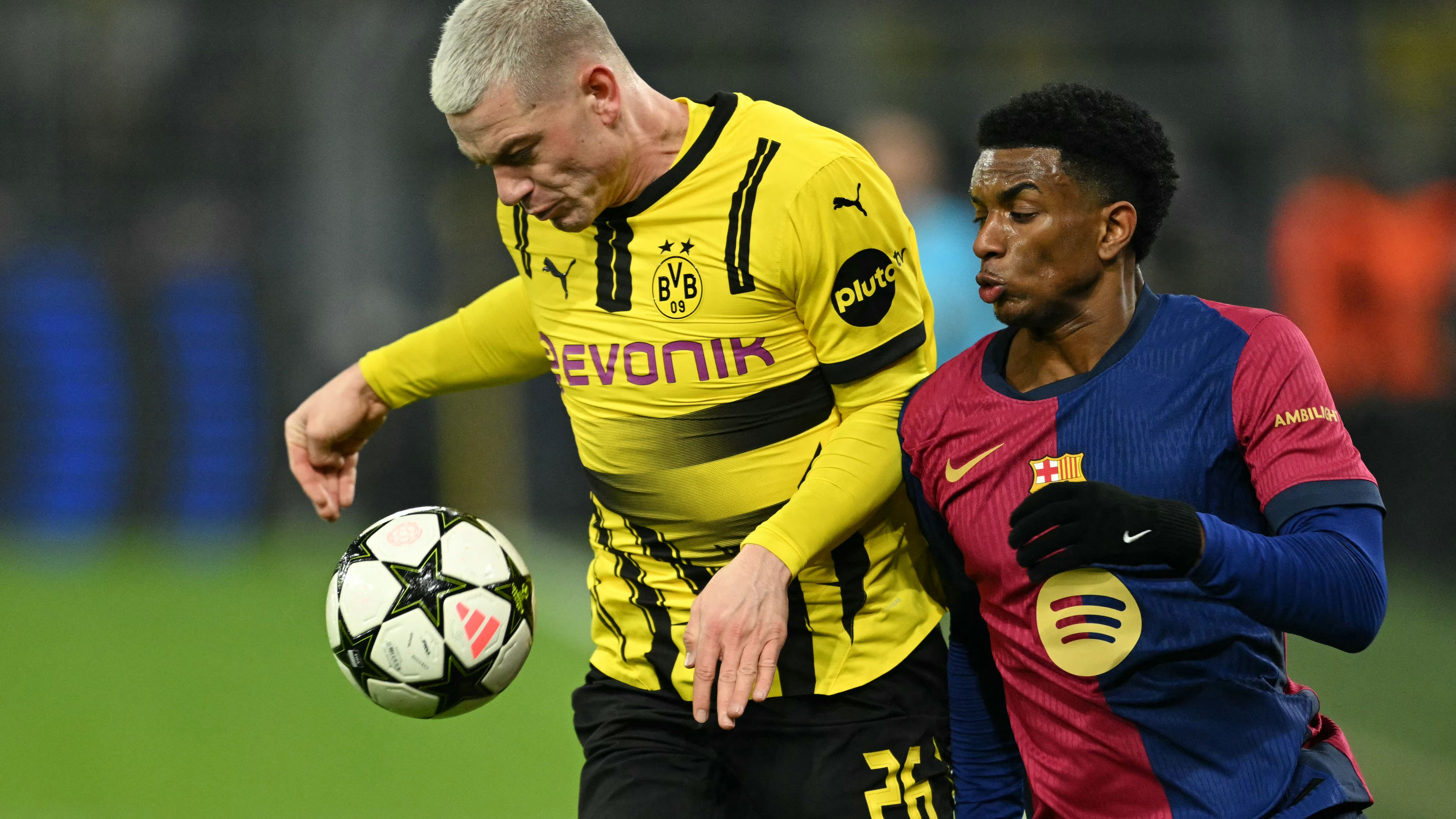 TOPSHOT-FBL-EUR-C1-DORTMUND-BARCELONA