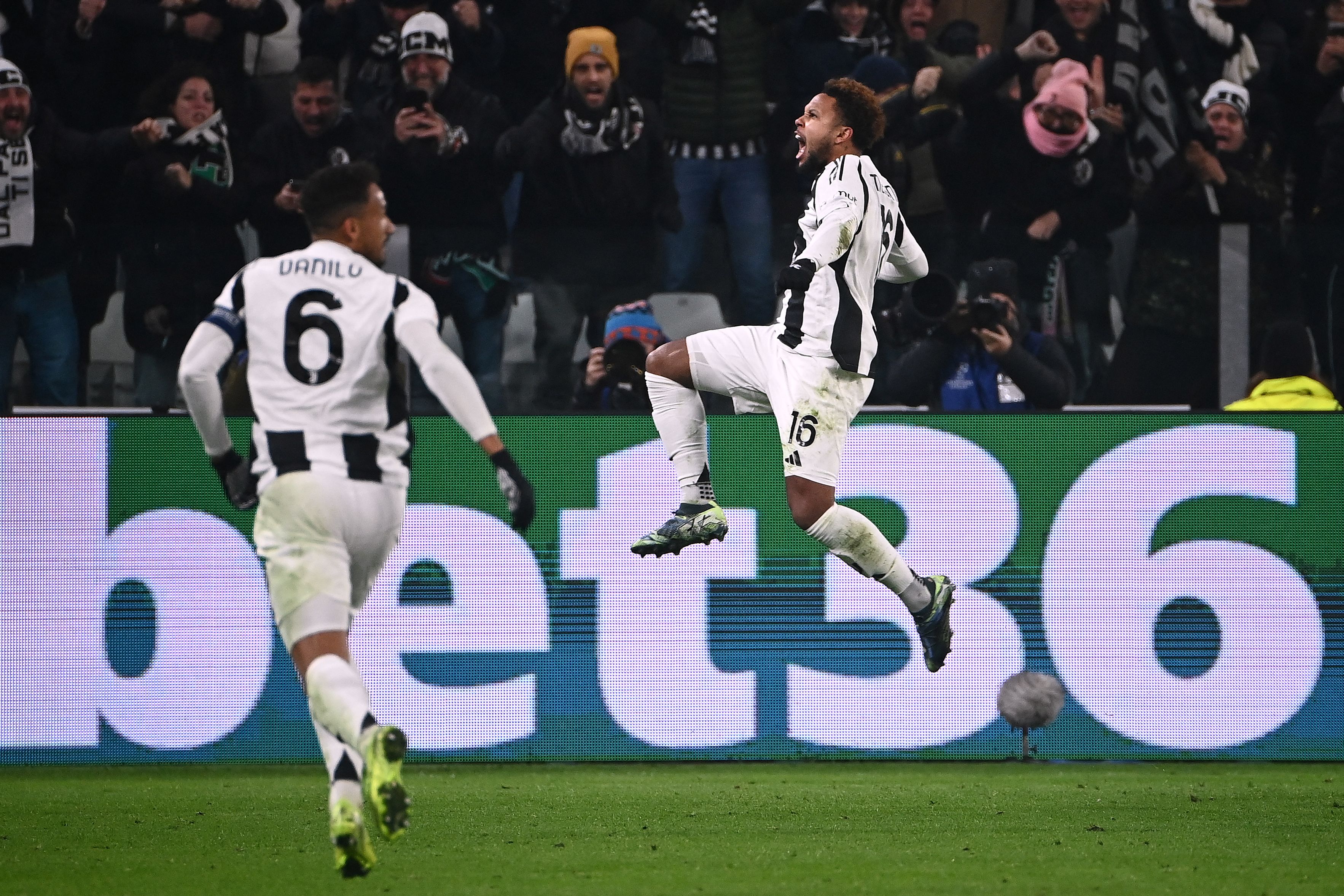 FBL-EUR-C1-JUVENTUS-MAN CITY