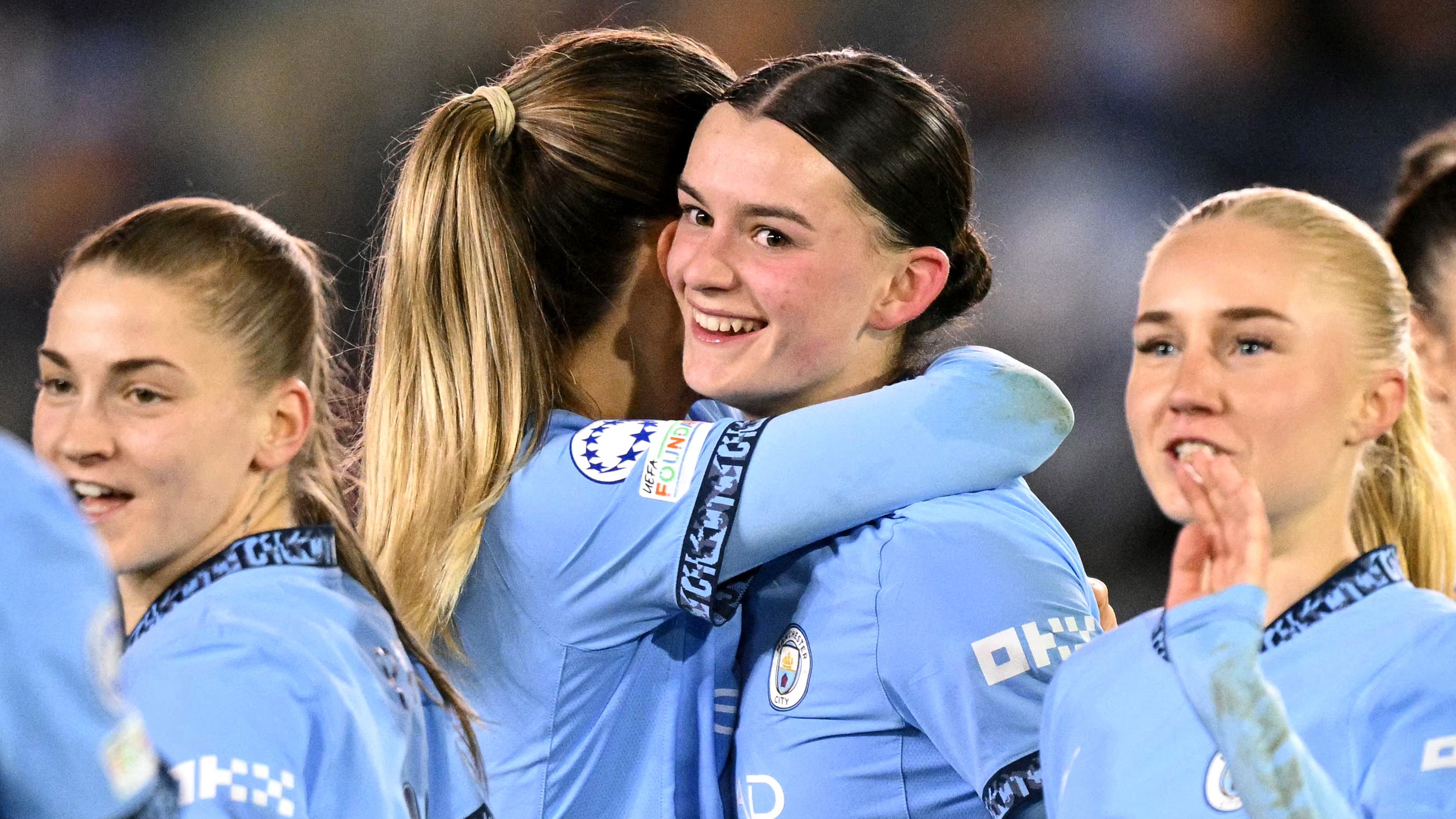 TOPSHOT-FBL-EUR-C1-MAN CITY-ST POELTEN