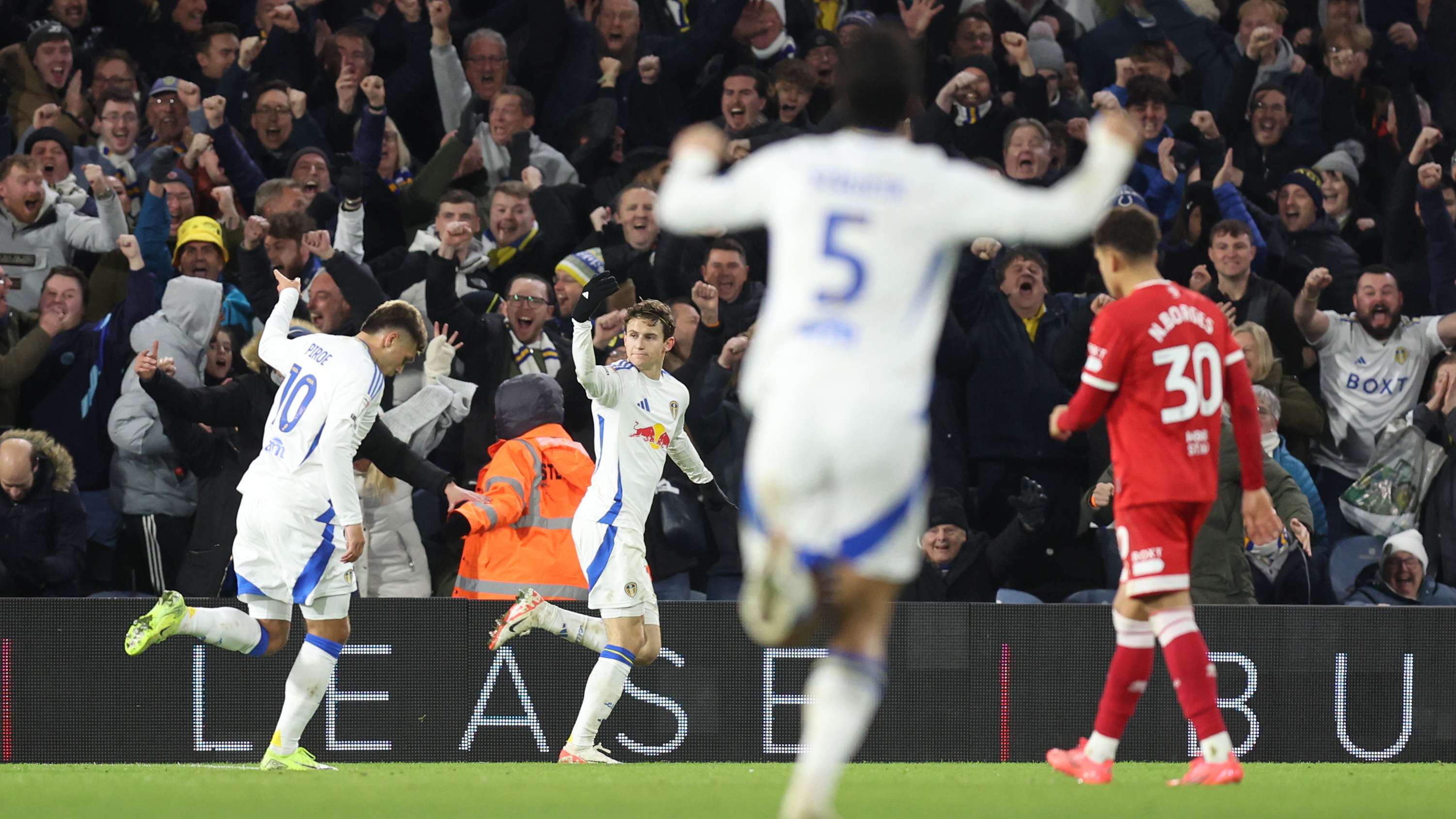 Leeds United FC v Middlesbrough FC - Sky Bet Championship