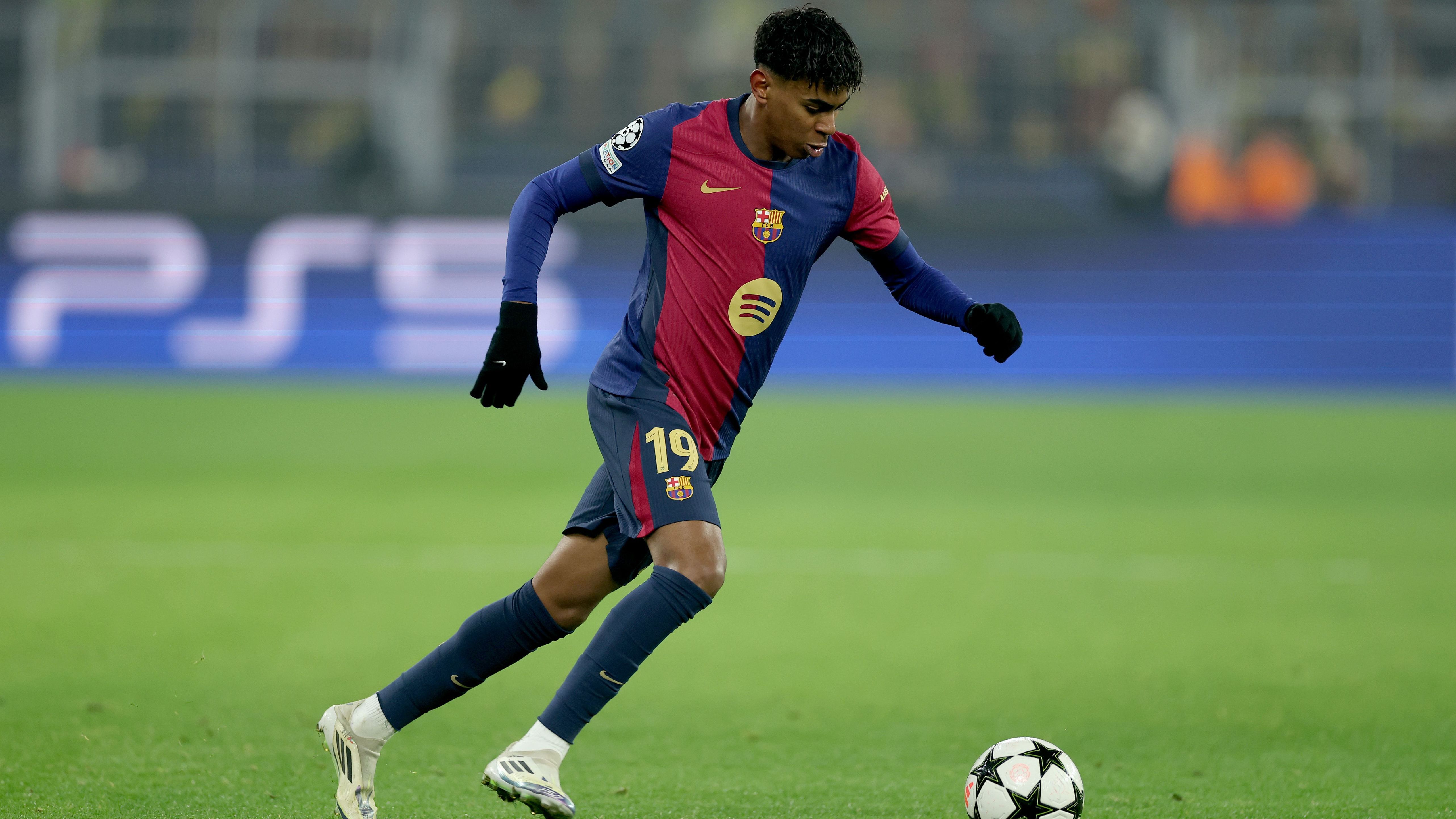 Borussia Dortmund v FC Barcelona - UEFA Champions League 2024/25 League Phase MD6