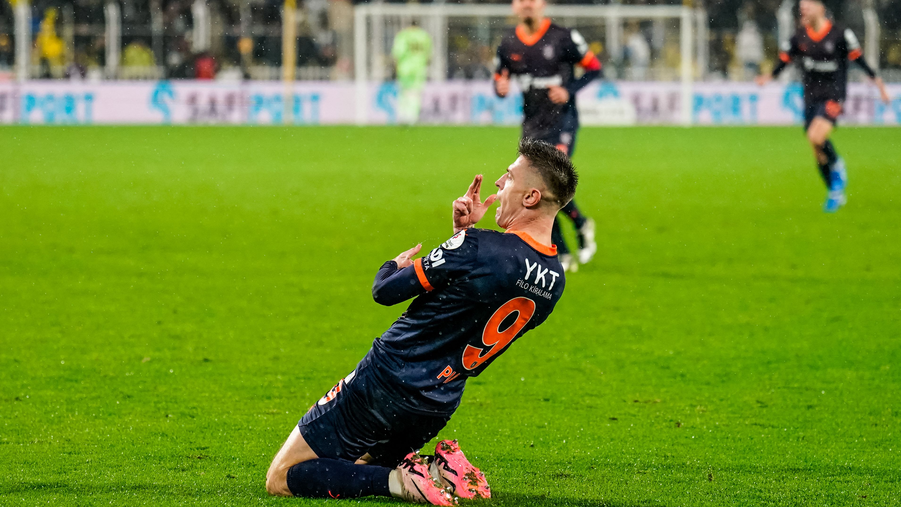 Fenerbahce-Basaksehir-Trendyol-Super-League