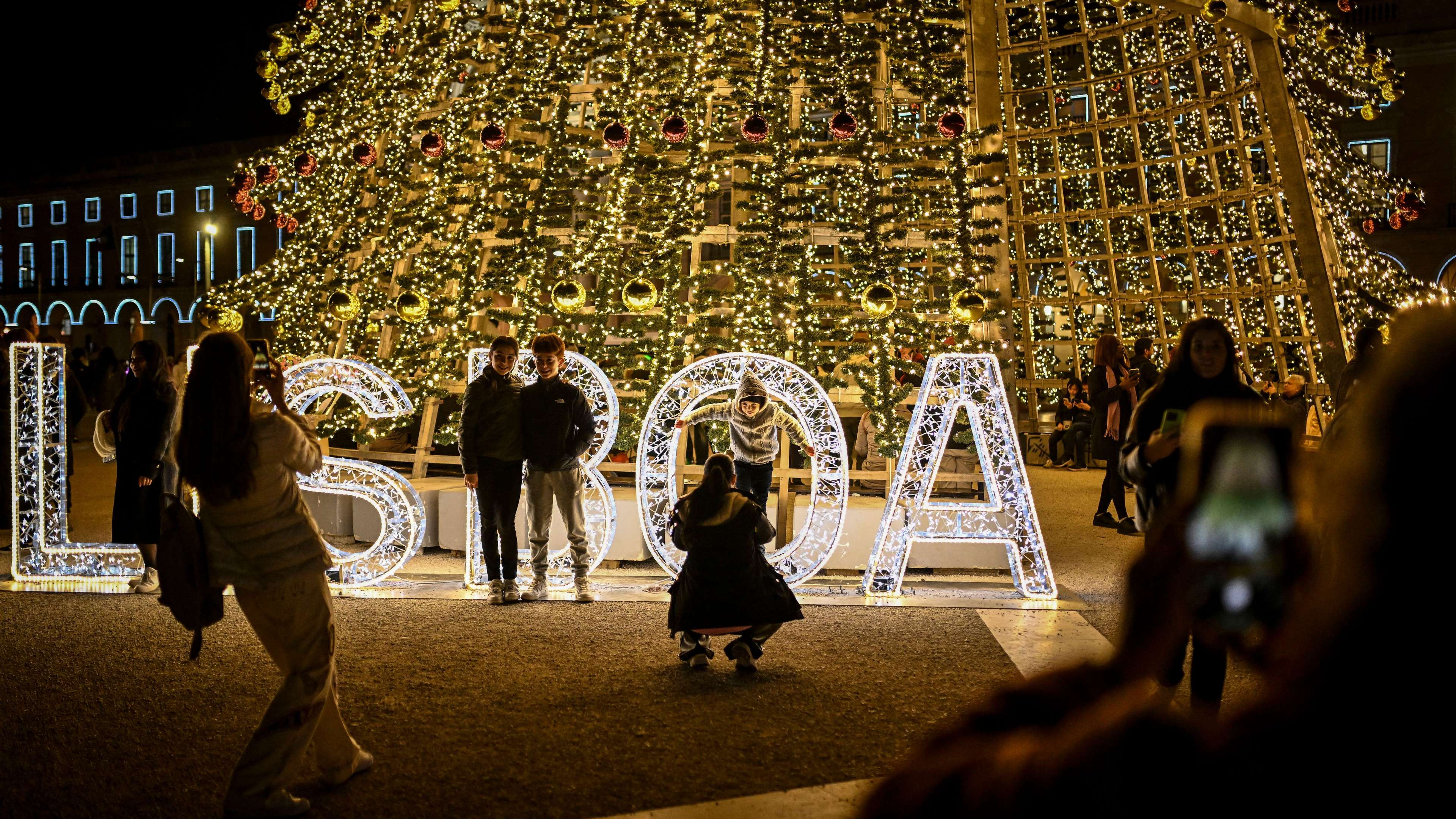 PORTUGAL-CHRISTMAS-LIFESTYLE