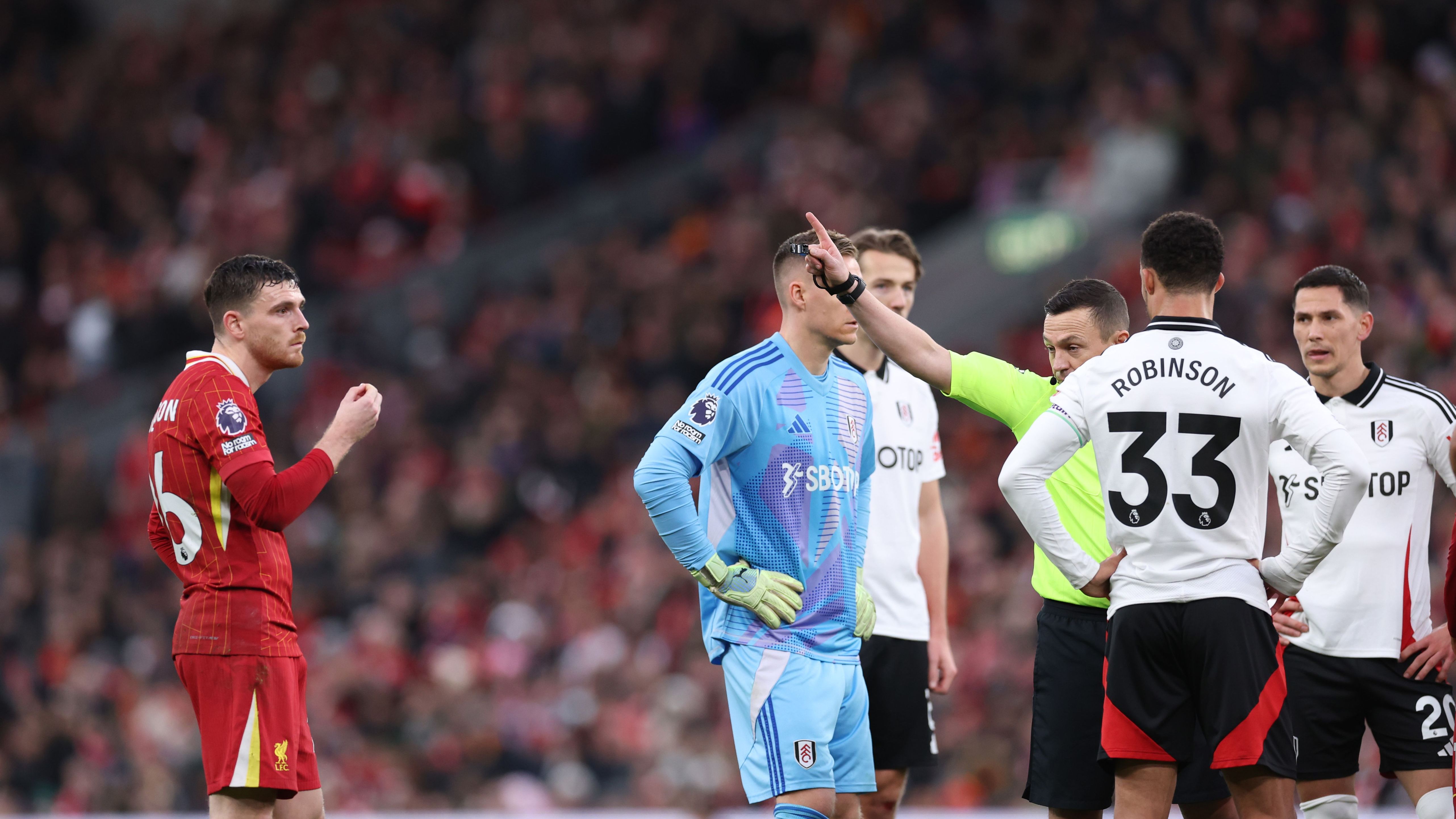 Liverpool FC v Fulham FC - Premier League