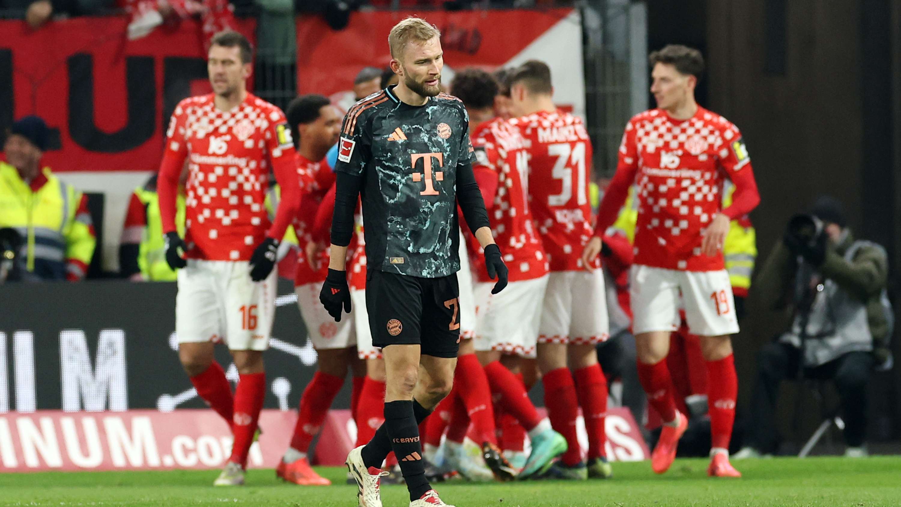 1. FSV Mainz 05 v FC Bayern München - Bundesliga