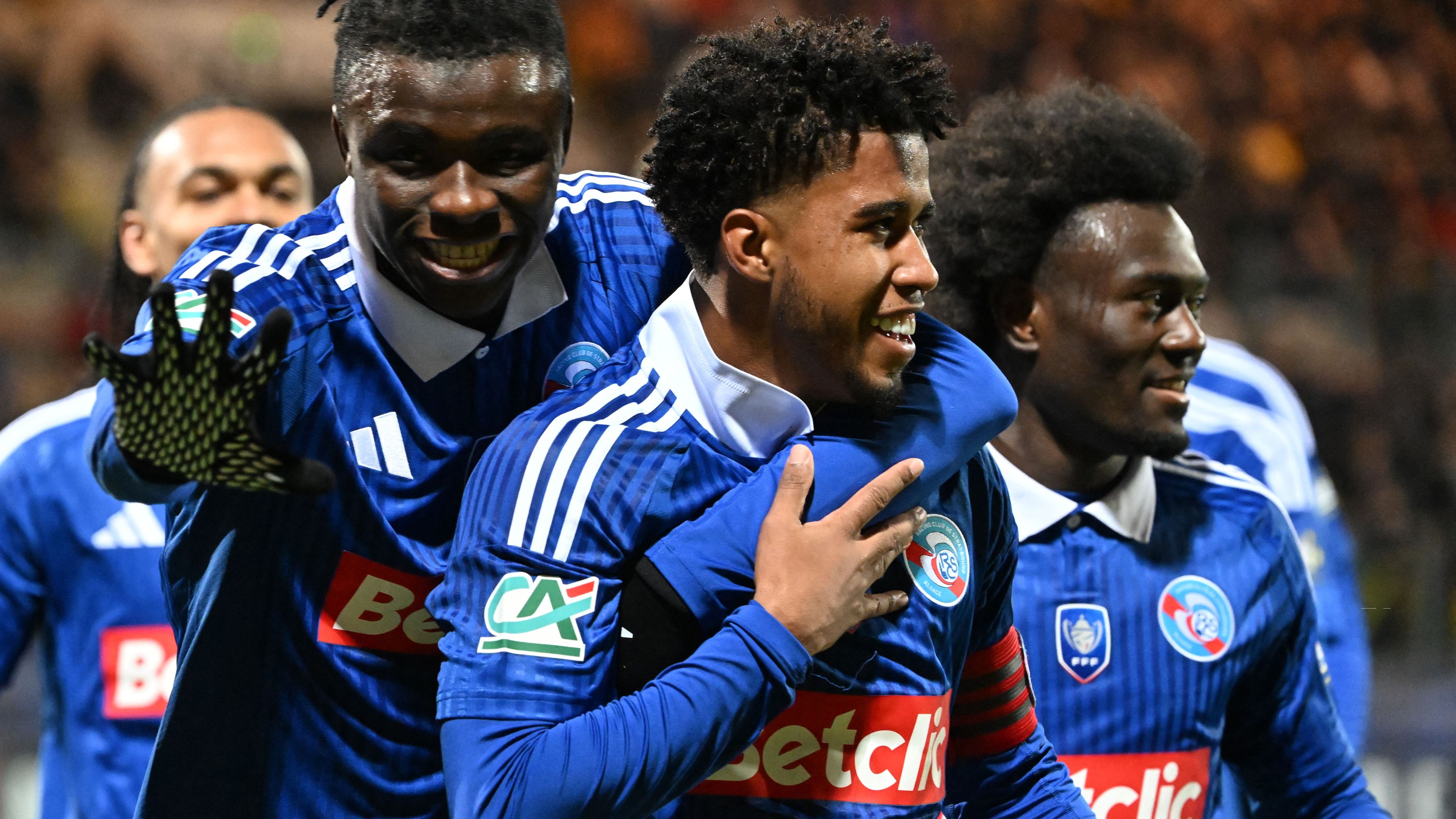 FBL-FRA-CUP-CALAIS-STRASBOURG