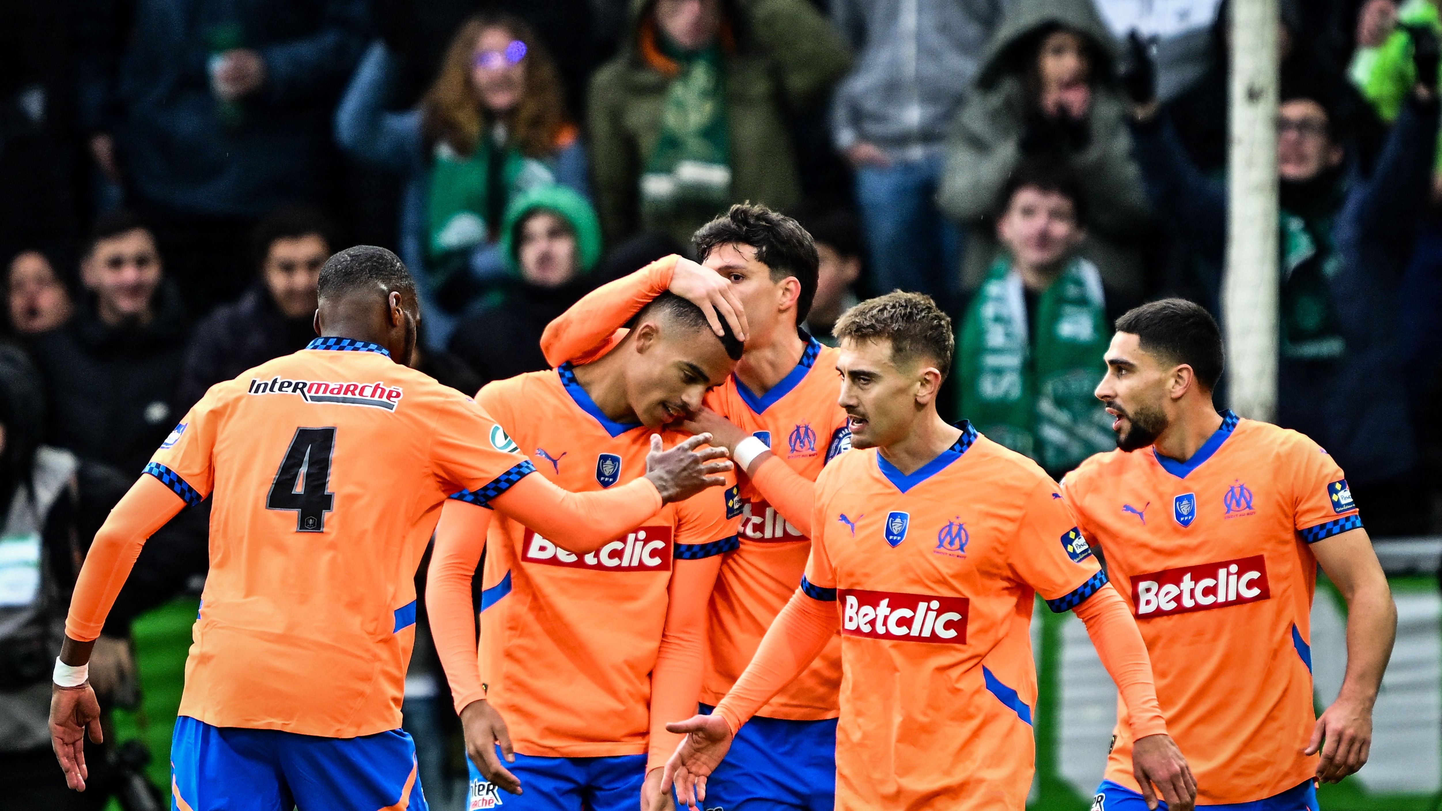 FBL-FRA-CUP-SAINT ETIENNE-MARSEILLE