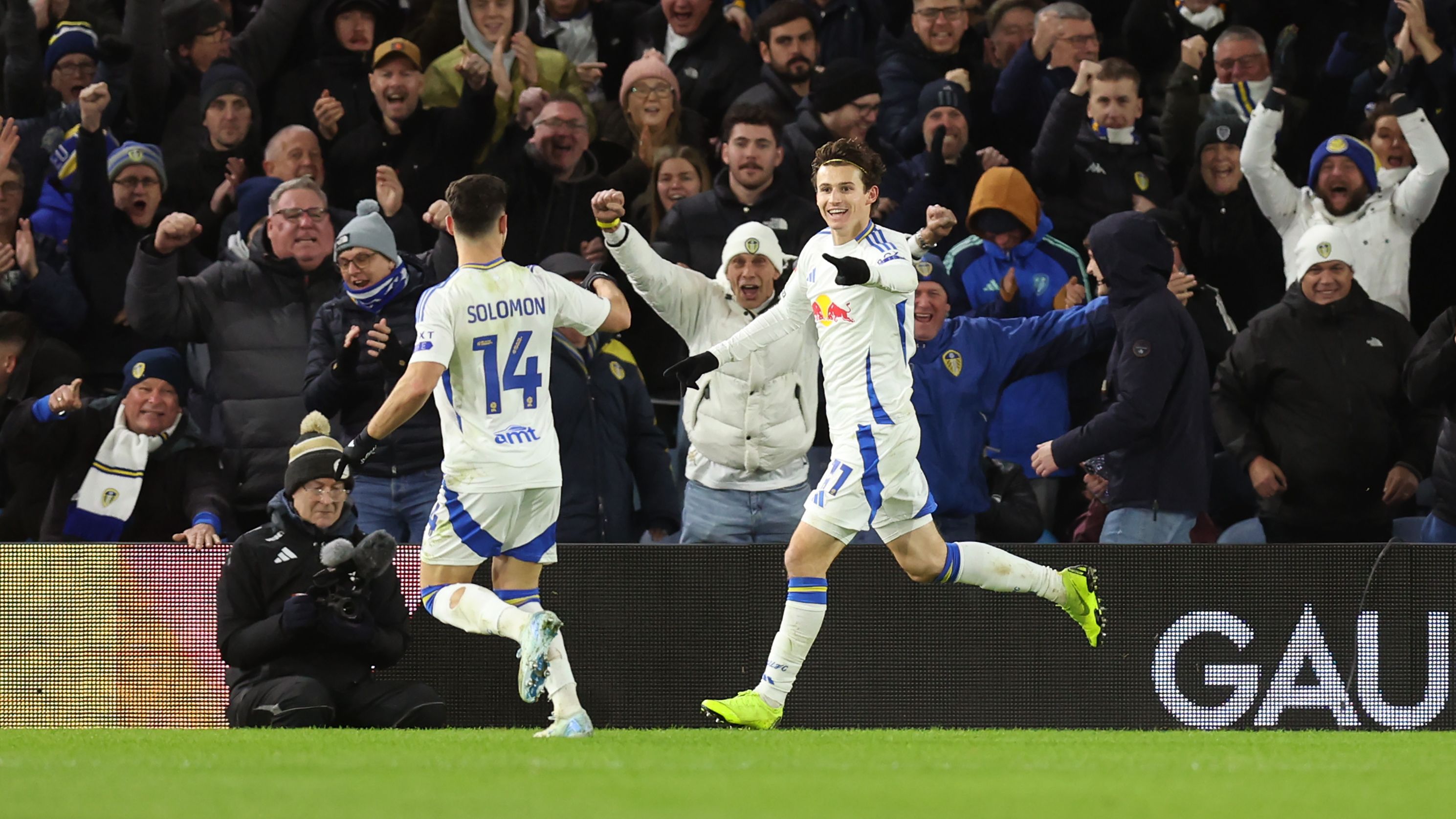 Leeds United FC v Oxford United FC - Sky Bet Championship