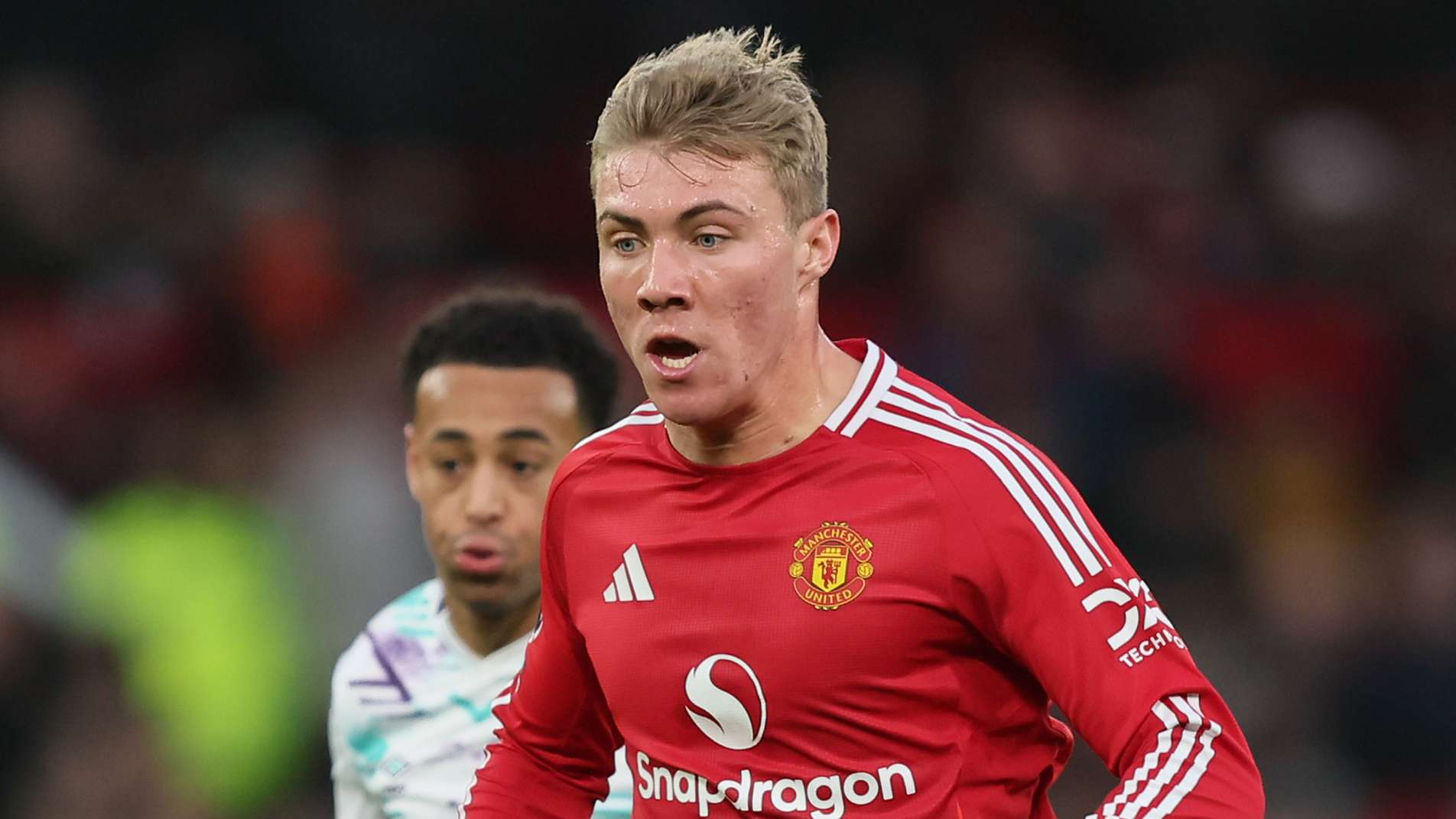 Rasmus Hojlund nhắn tin bảo fan Man Utd im miệng vì bài đăng khiến anh khó chịu | Goal.com Việt Nam