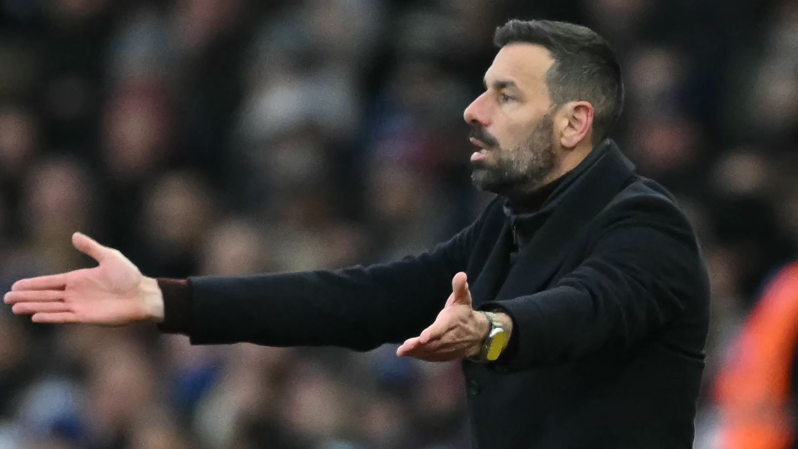 'What a f***ing idiot!' - Ruud van Nistelrooy told to 'sack himself' as Leicester fans turn on Man Utd legend after seventh straight defeat | Goal.com UK