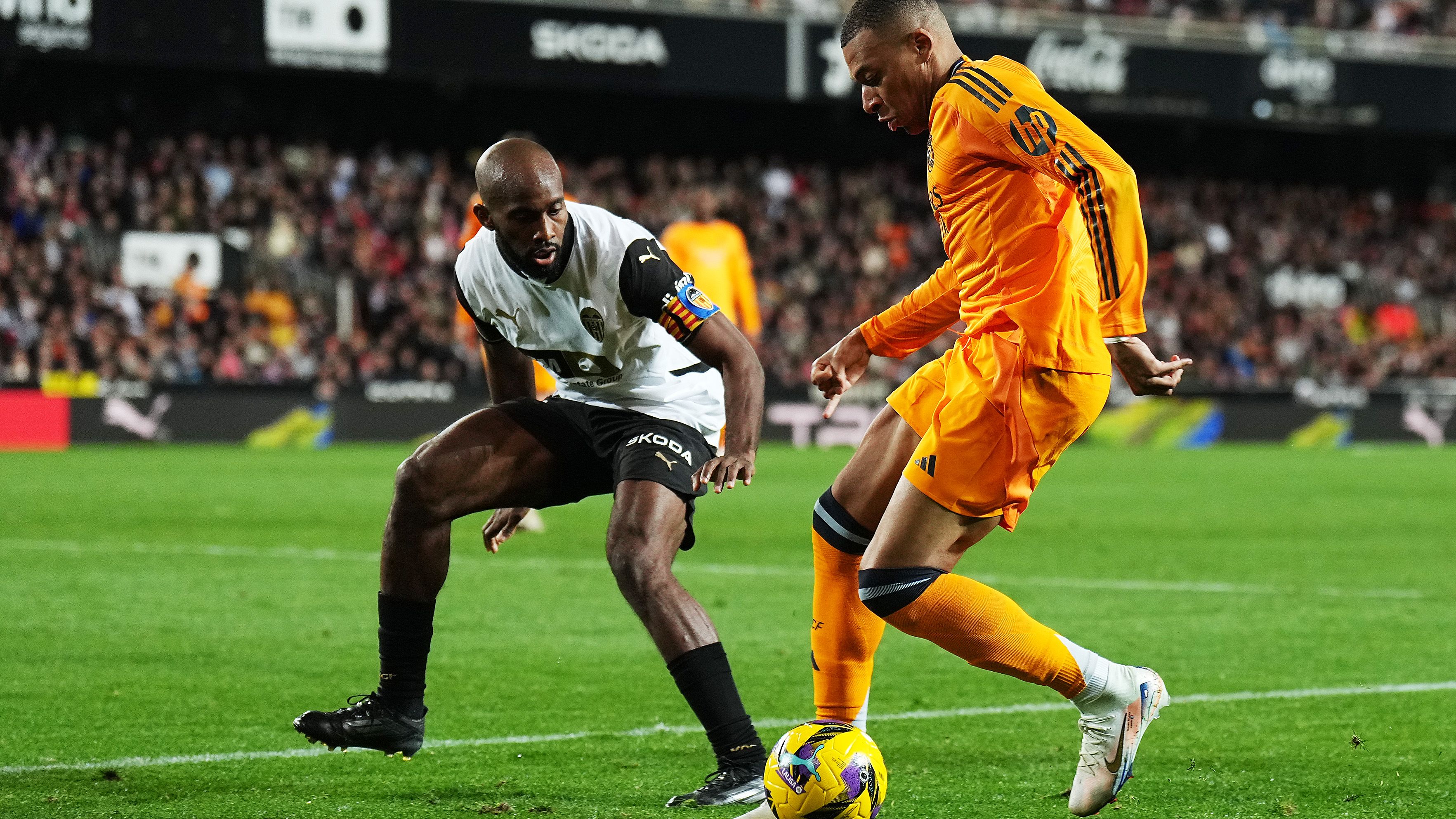 Valencia CF v Real Madrid CF - La Liga EA Sports