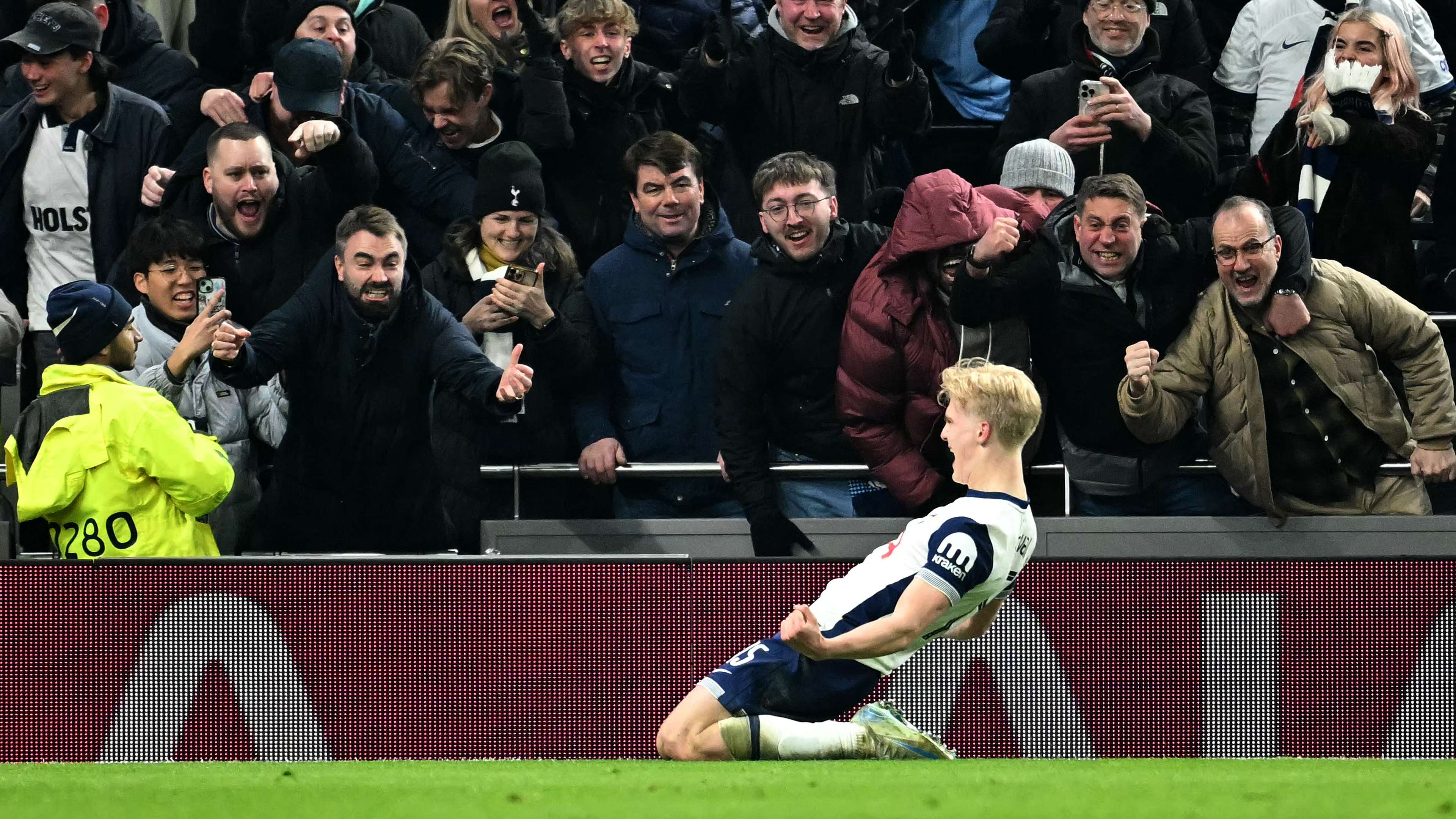 FBL-ENG-LCUP-TOTTENHAM-LIVERPOOL