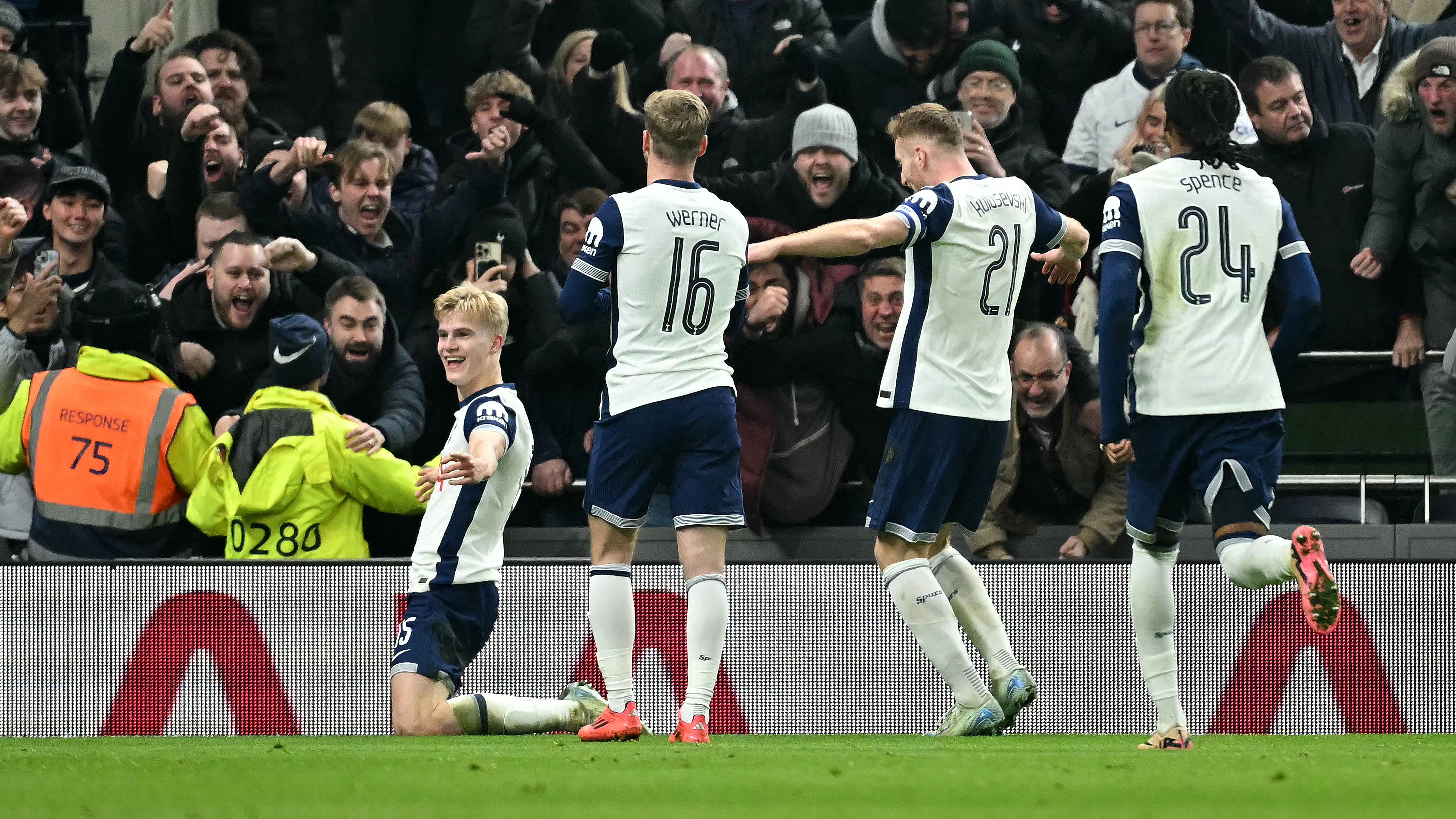 FBL-ENG-LCUP-TOTTENHAM-LIVERPOOL