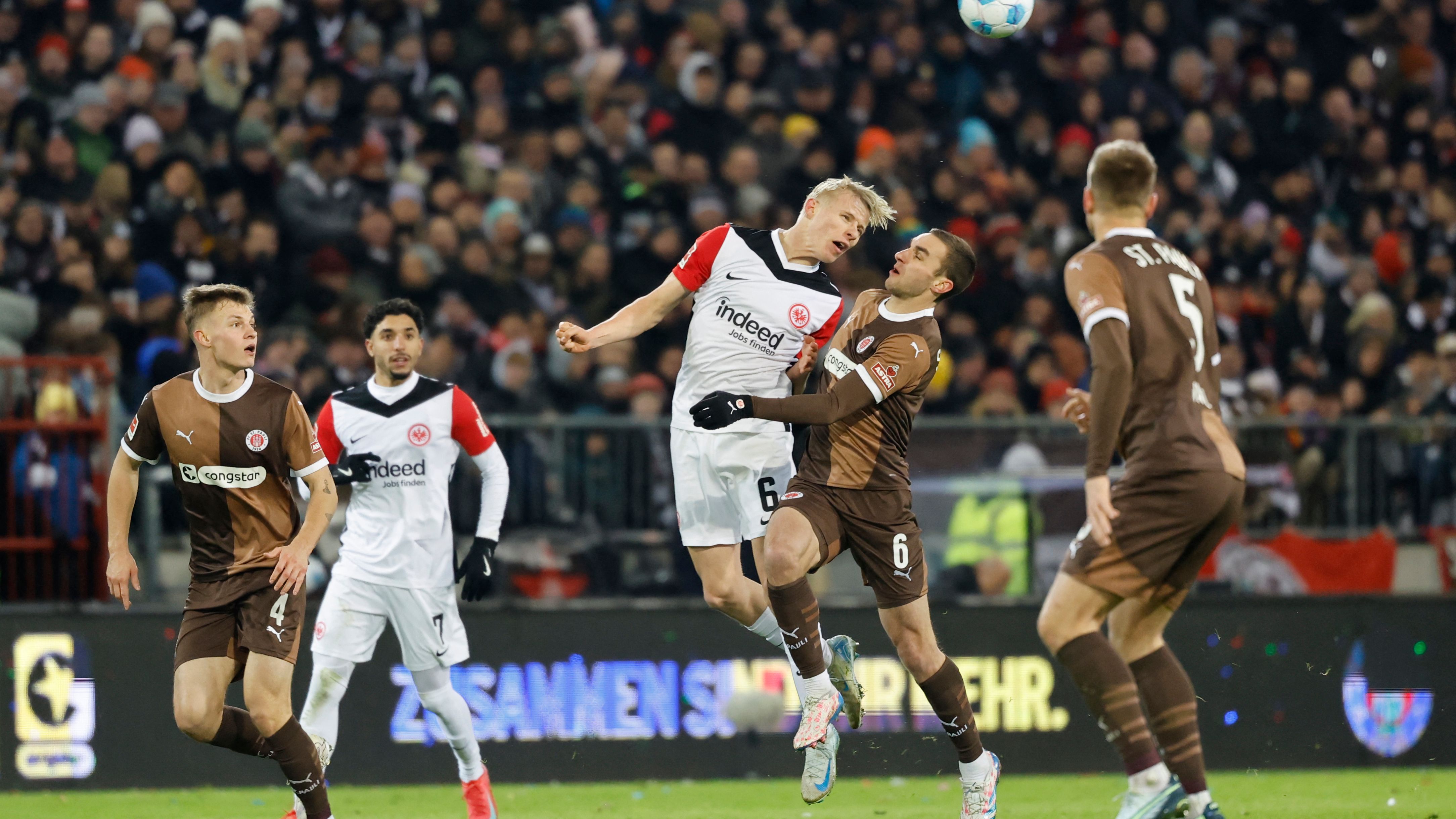 FBL-GER-BUNDESLIGA-ST PAULI-FRANKFURT