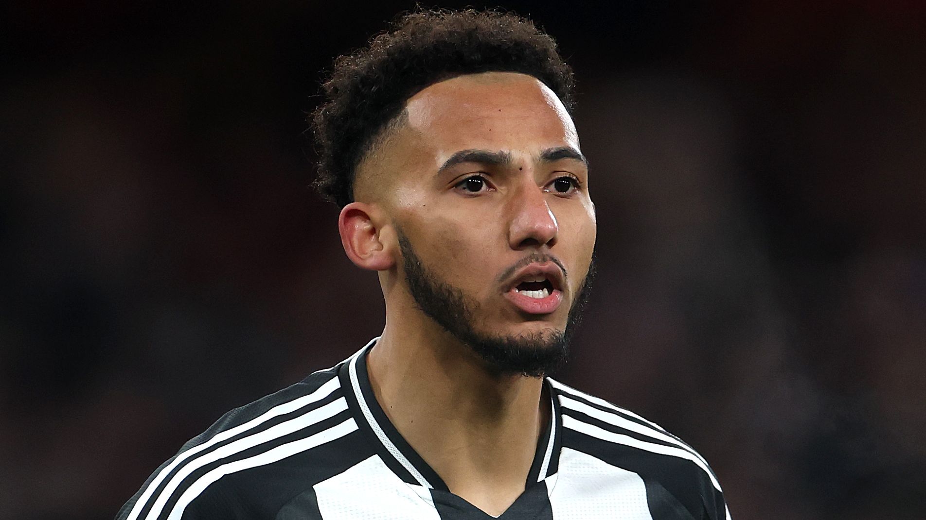 Juventus confirm signing of Lloyd Kelly from Newcastle as defender's short-lived Premier League stint comes to an end | Goal.com UK