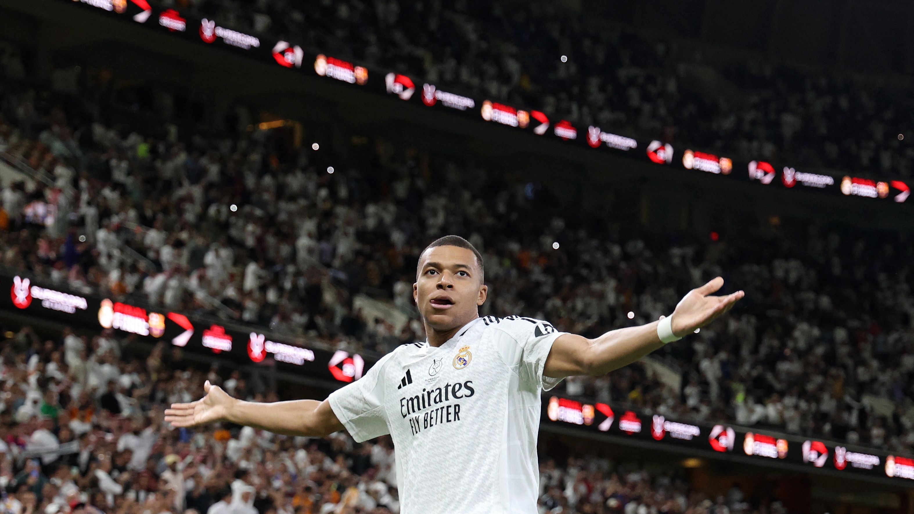 TOPSHOT-FBL-KSA-ESP-REAL MADRID-BARCELONA