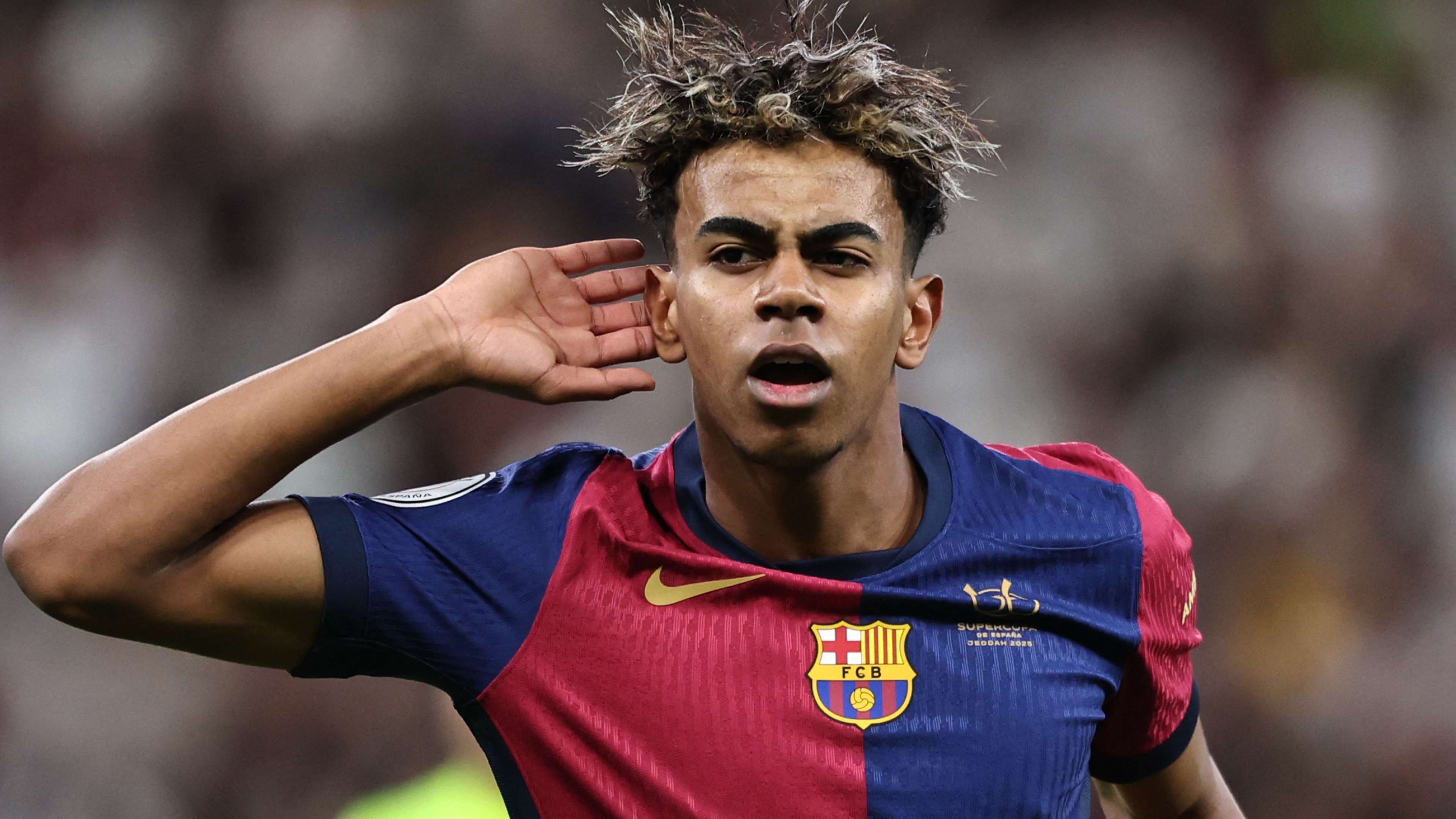 Yamal "đá xoáy" Real Madrid trước thềm El Clasico 2 VIDEO: Lamine Yamal roasts Real Madrid on & off the pitch! Barcelona  wonderkid cheekily covers Clasico rivals' badge as he poses for photo with  young fan after Supercopa triumph | Goal.com US