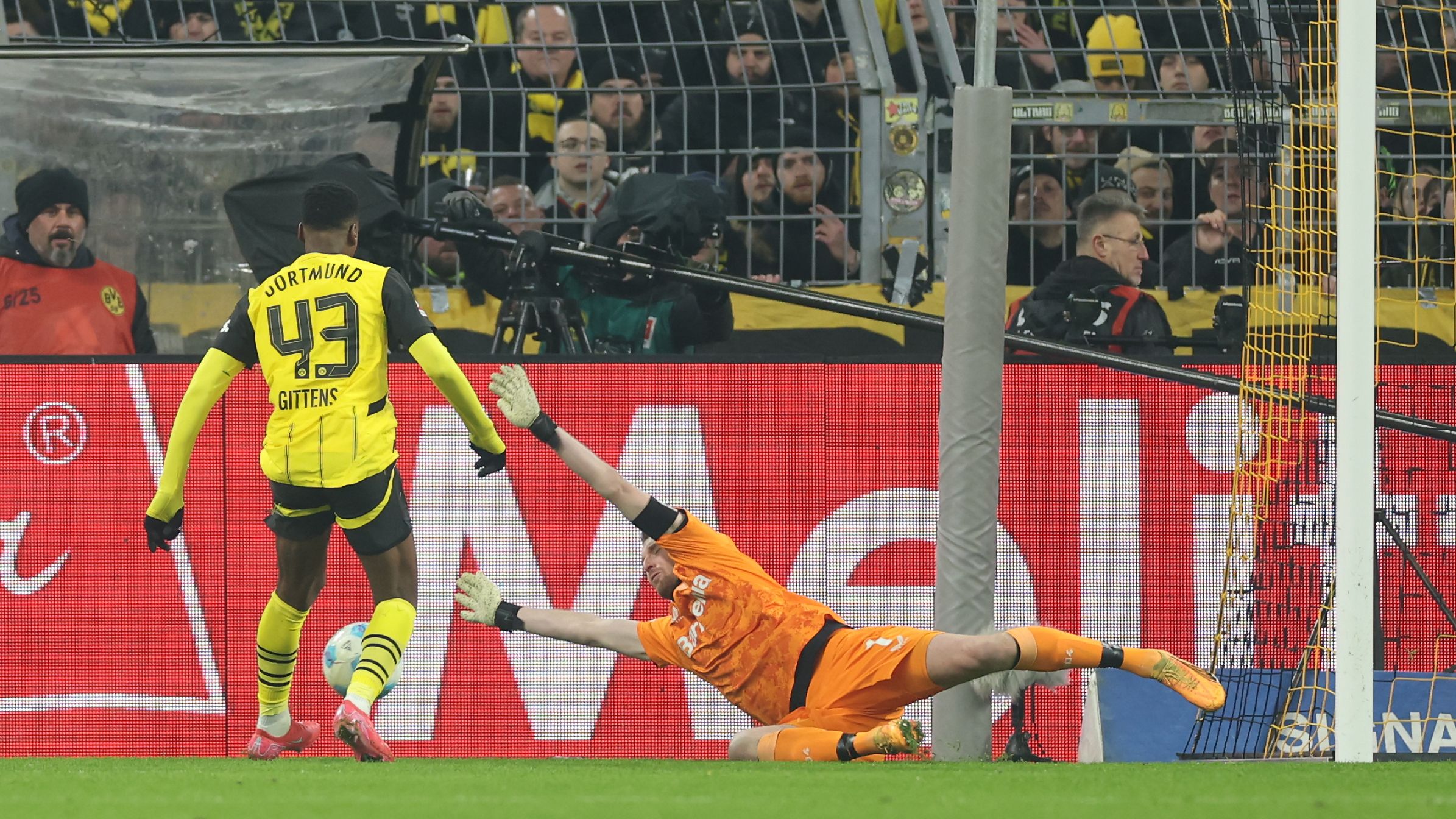 Borussia Dortmund v Bayer 04 Leverkusen - Bundesliga