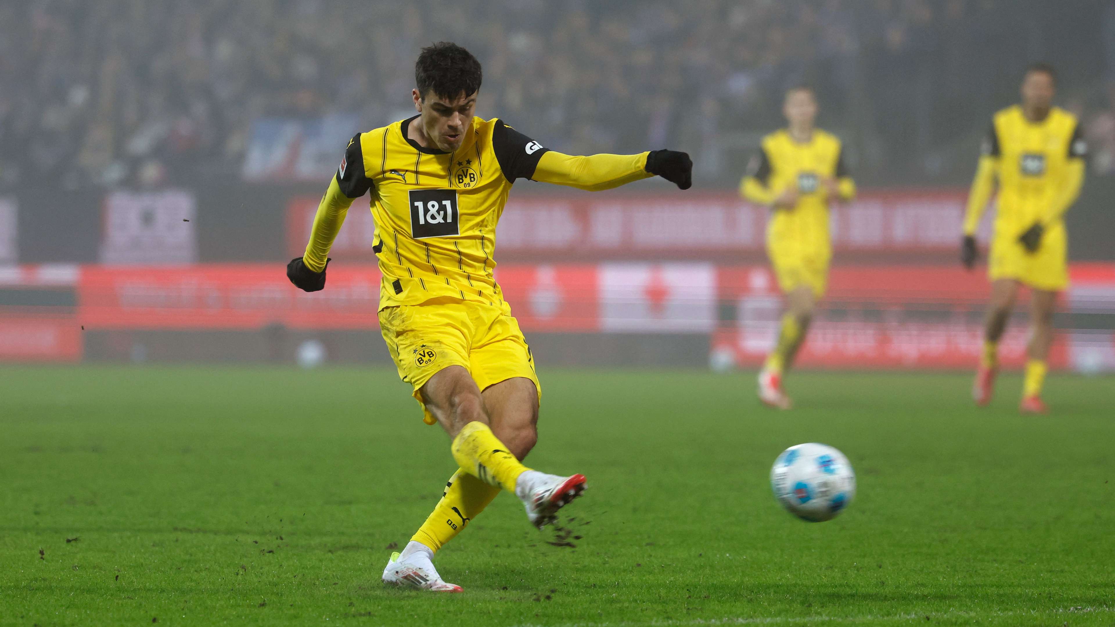 FBL-GER-BUNDESLIGA-KIEL-DORTMUND