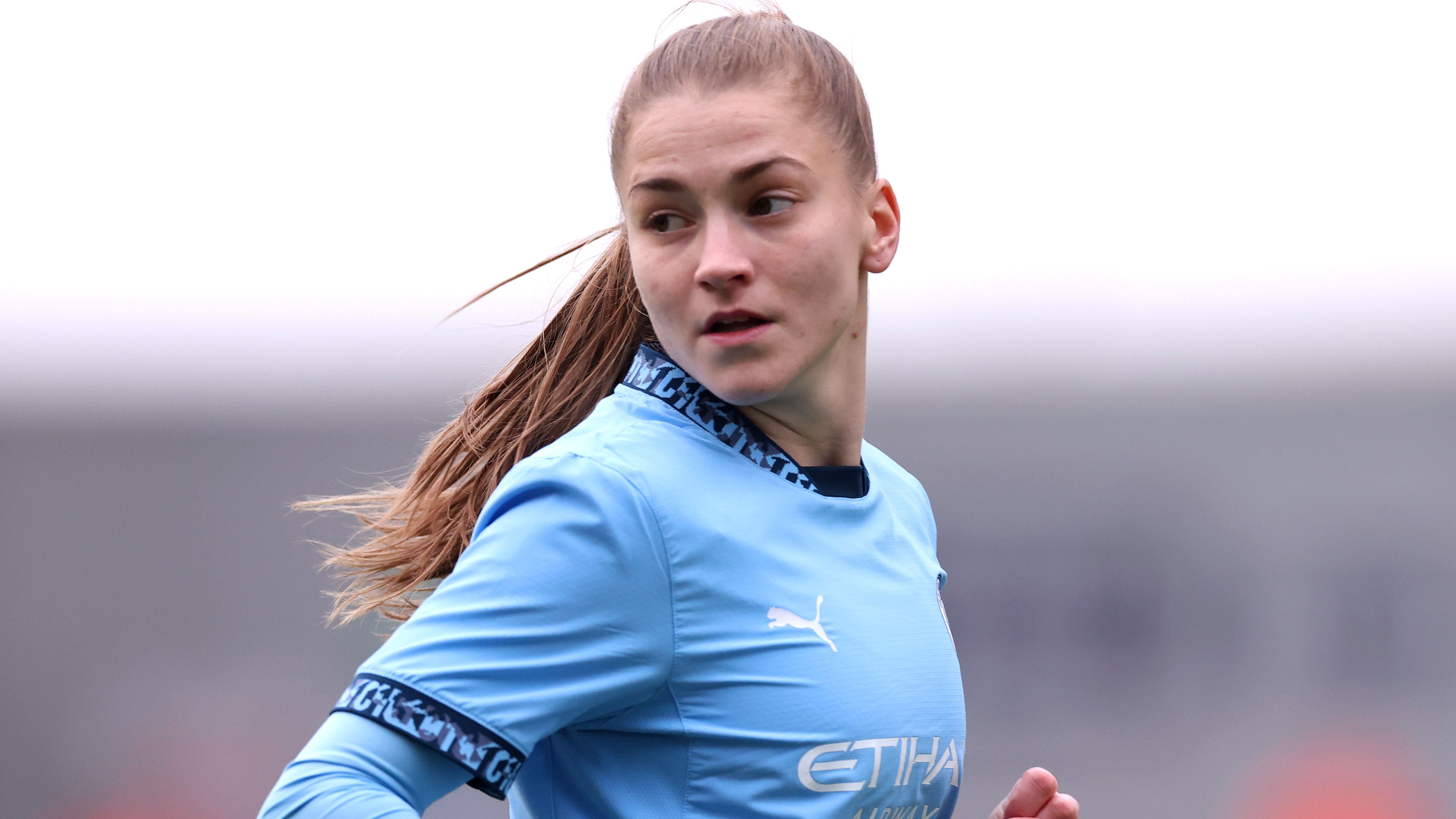 Jess Park fires Man City to vital victory as Lionesses star Lauren Hemp lands assist on return from injury in narrow WSL win against Leicester to keep Women's Champions League hopes alive | Goal.com UK