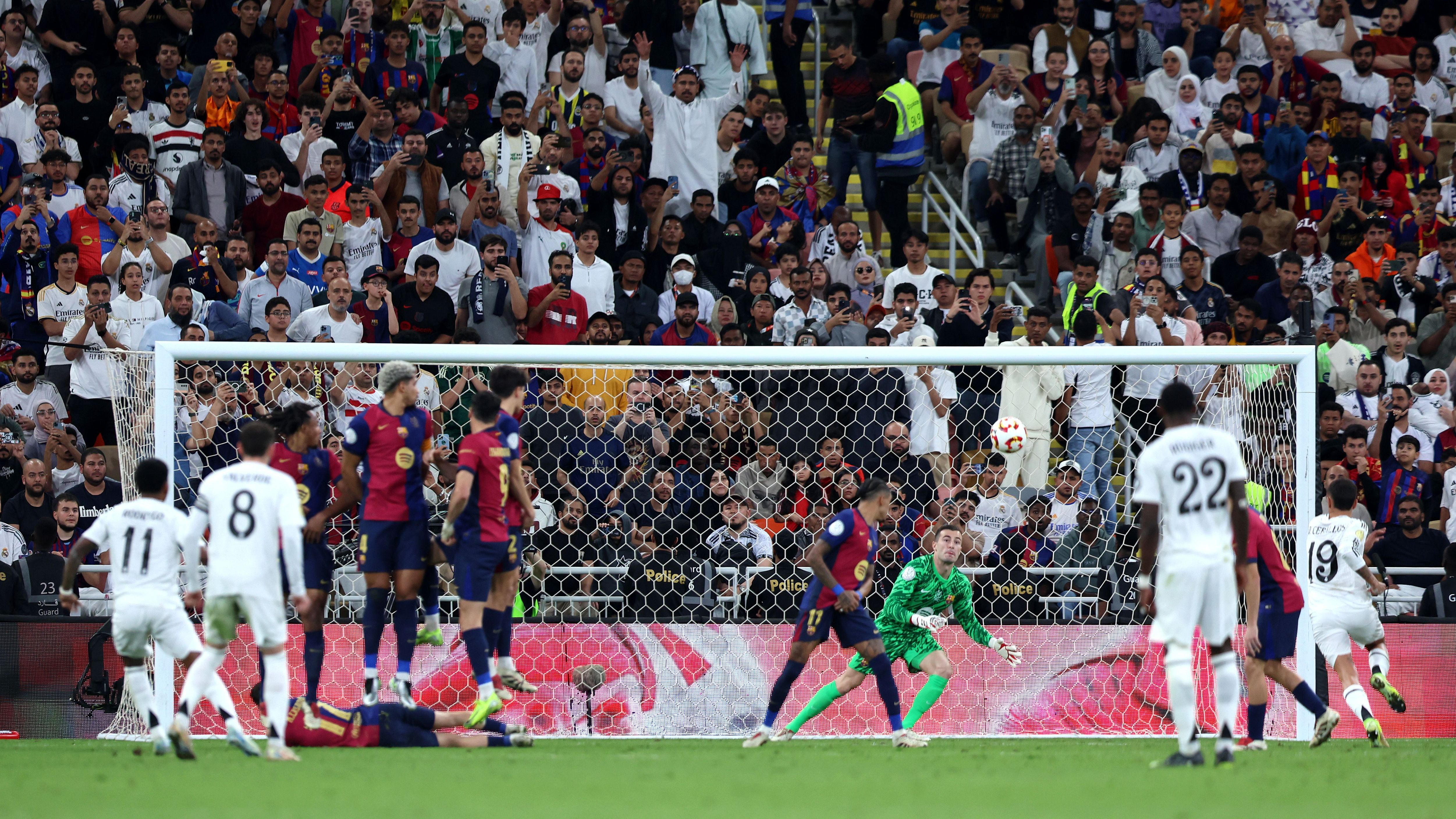 Real Madrid v FC Barcelona: Spanish Super Cup