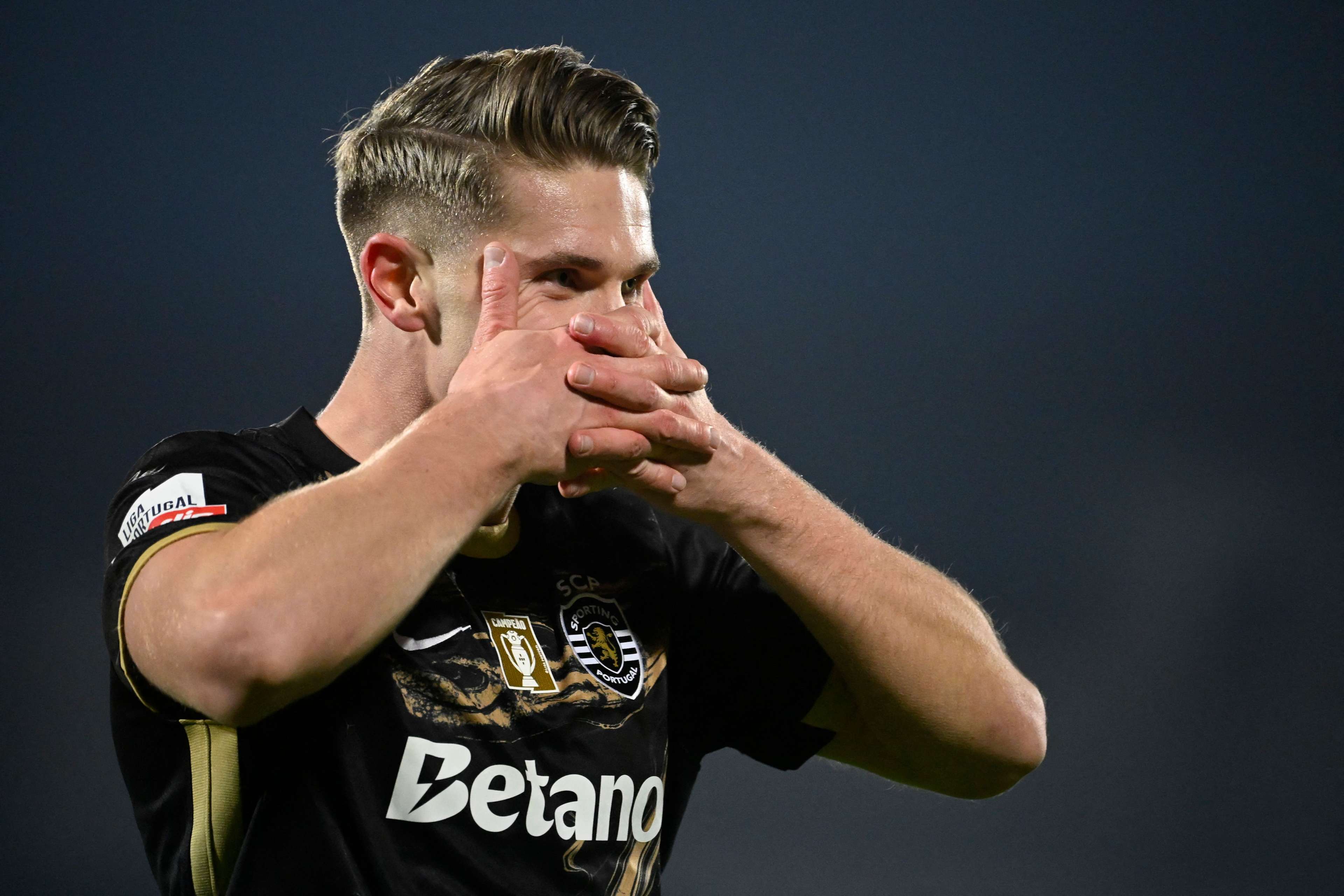 TOPSHOT-FBL-POR-LIGA-RIO AVE-SPORTING