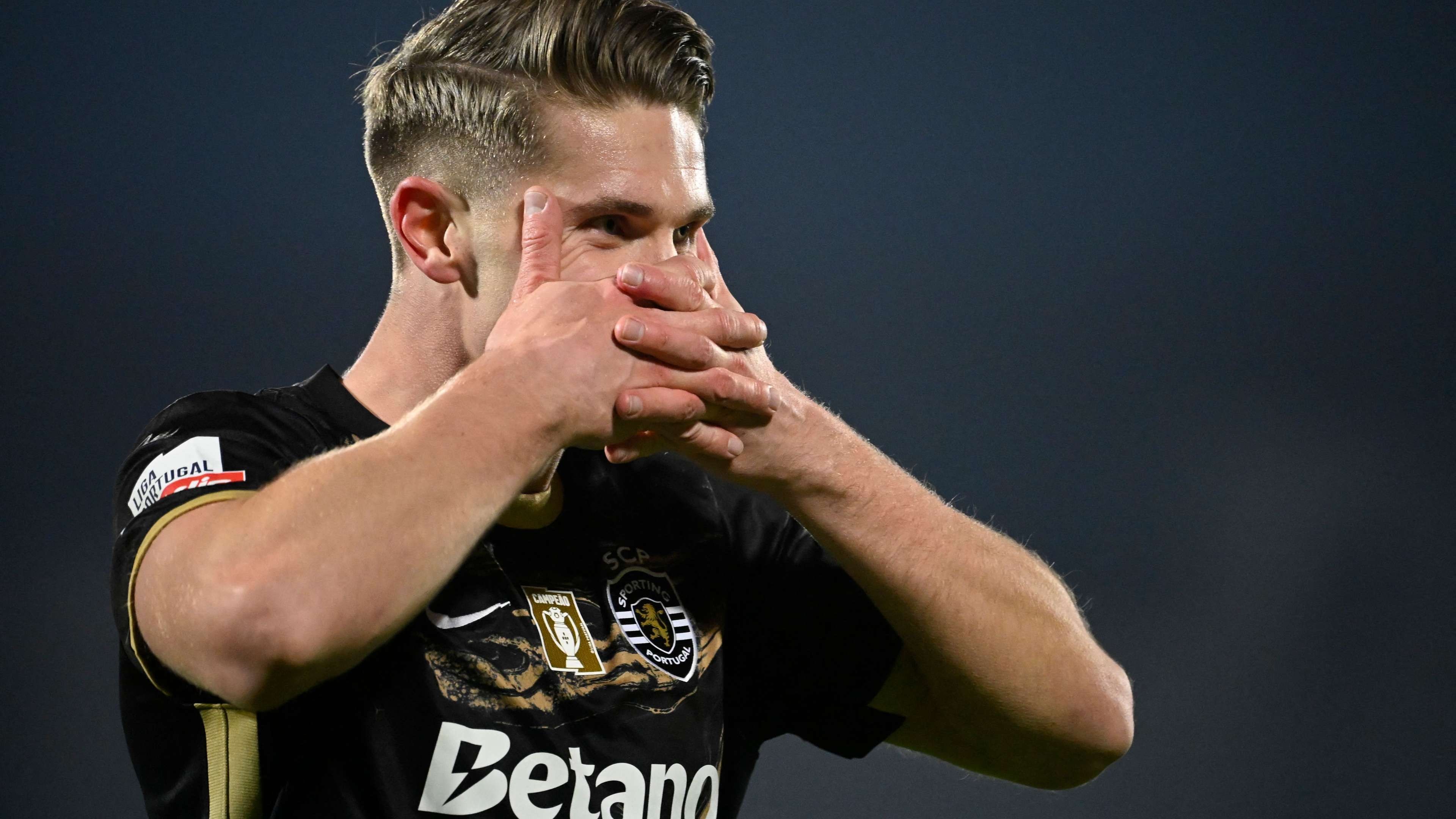 TOPSHOT-FBL-POR-LIGA-RIO AVE-SPORTING