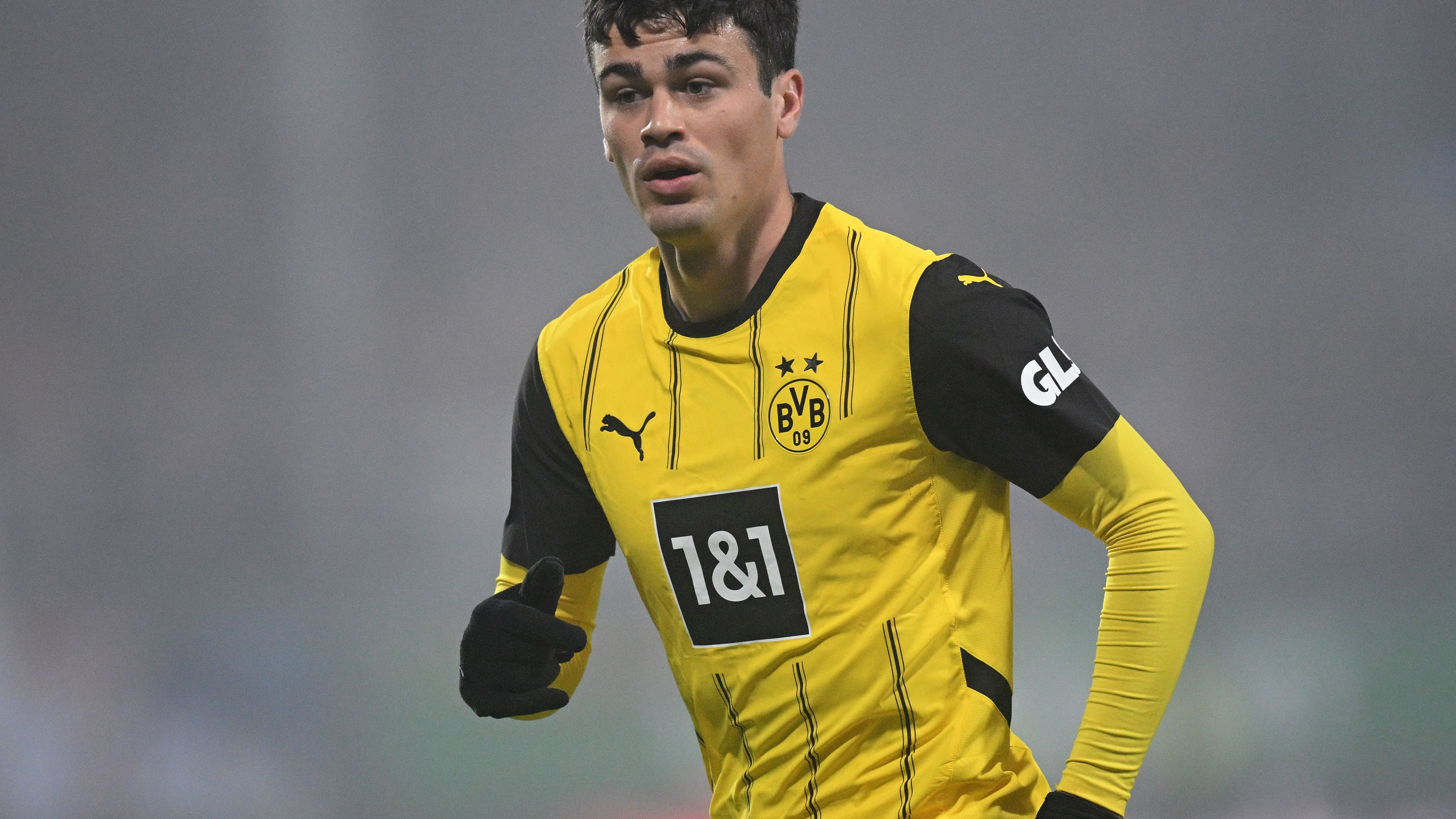 Holstein Kiel v Borussia Dortmund - Bundesliga