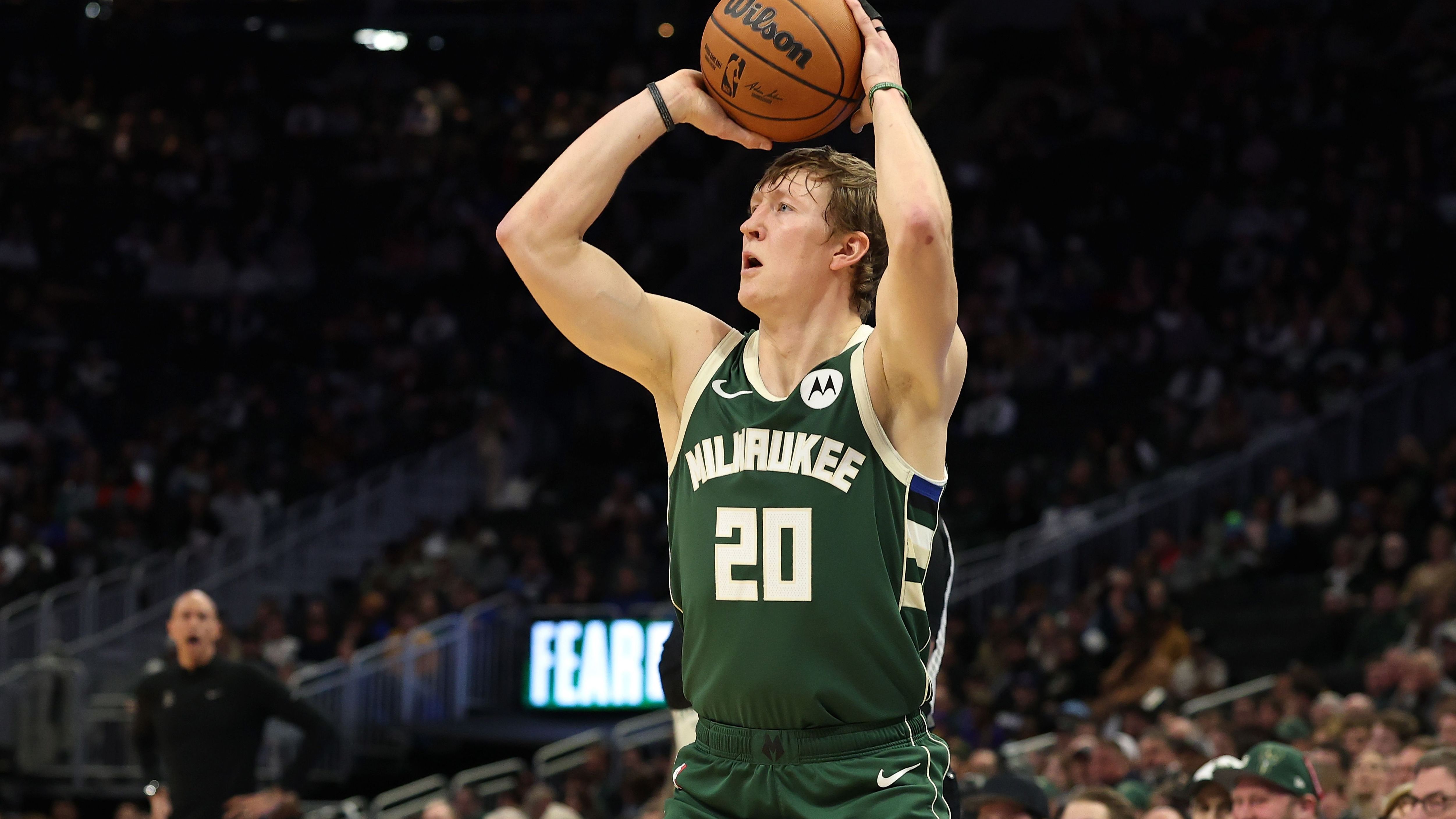 Sacramento Kings v Milwaukee Bucks