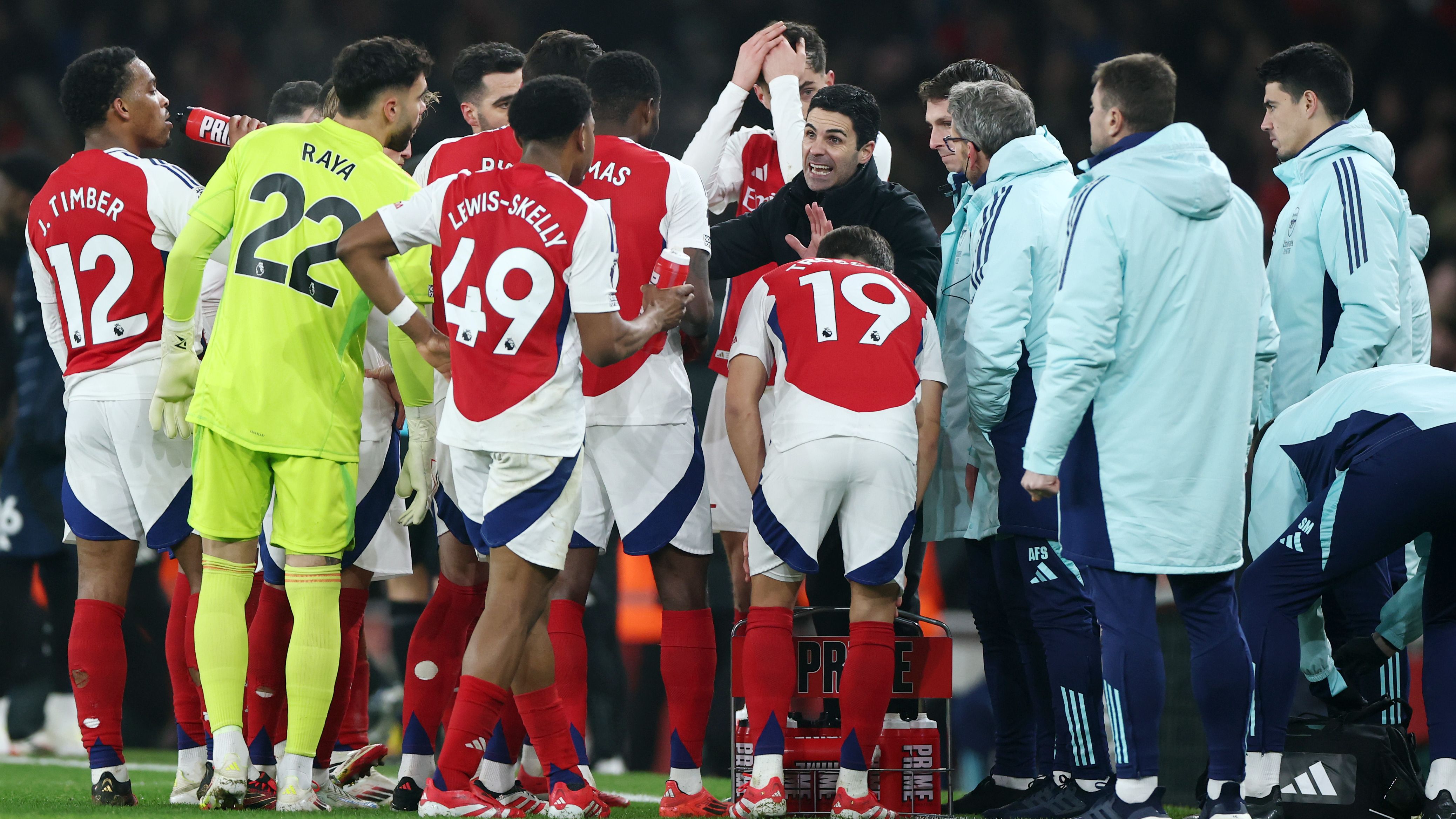 Arsenal FC v Aston Villa FC - Premier League