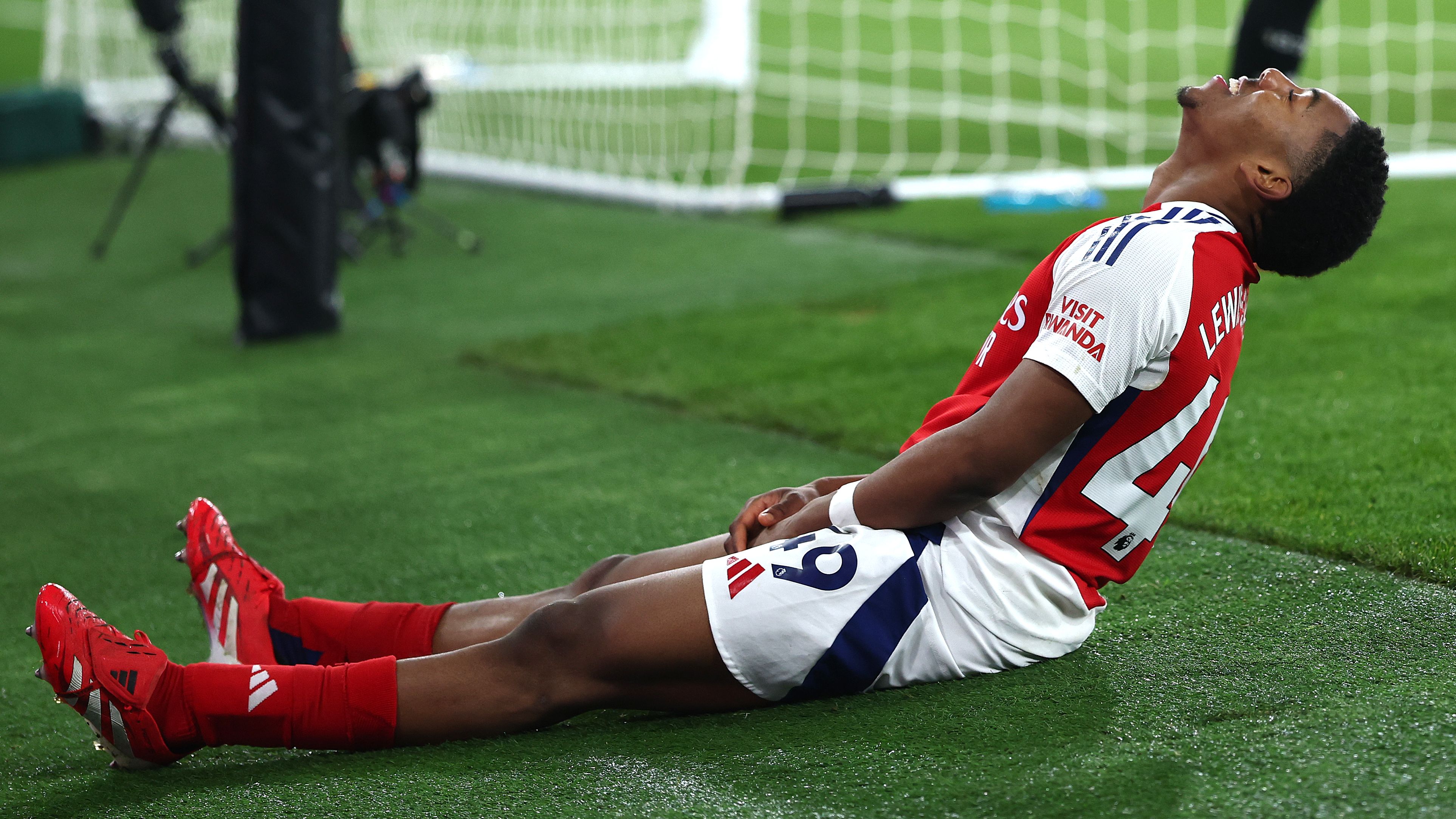 Arsenal FC v Aston Villa FC - Premier League