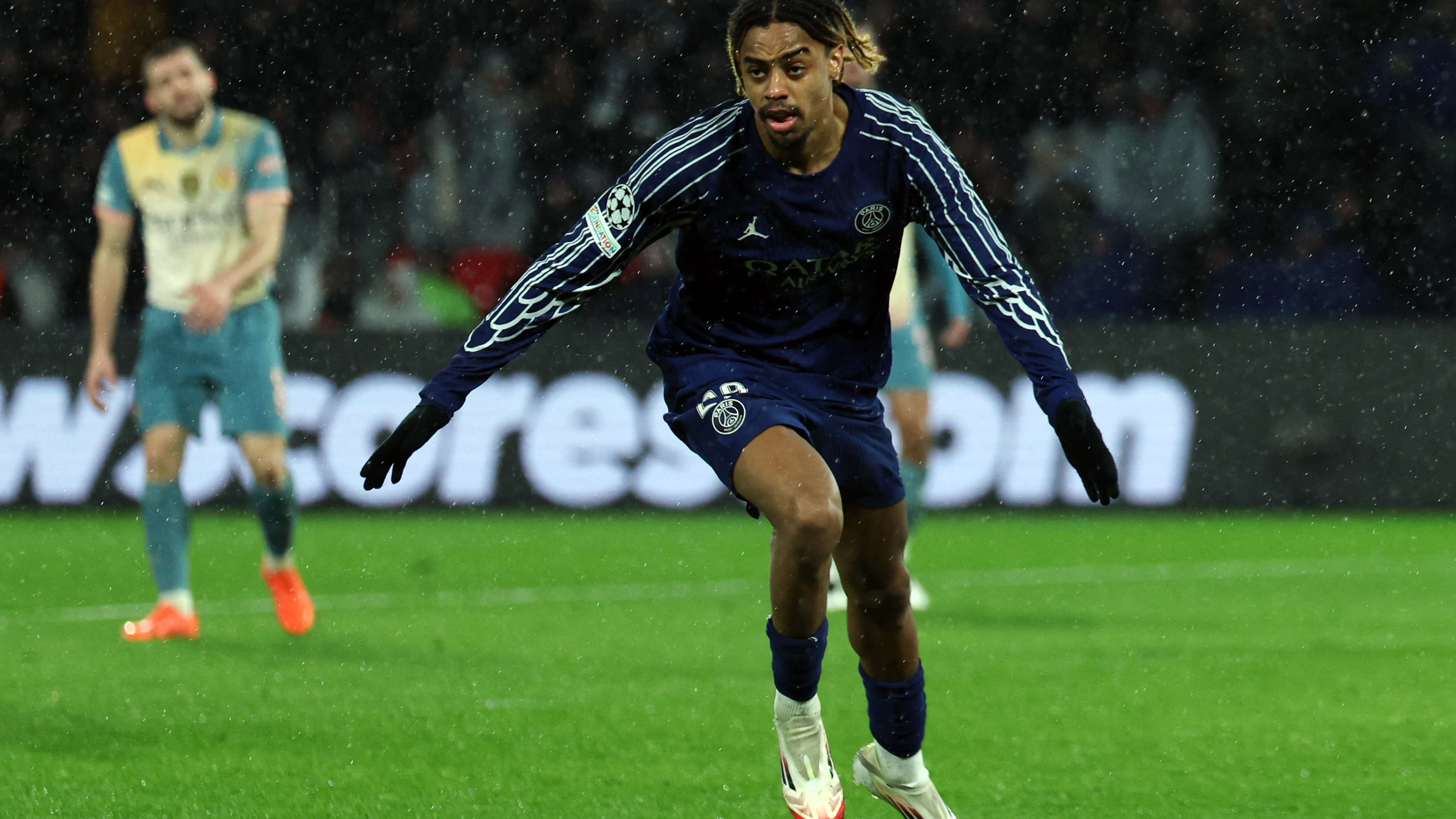 TOPSHOT-FBL-EUR-C1-PSG-MAN CITY