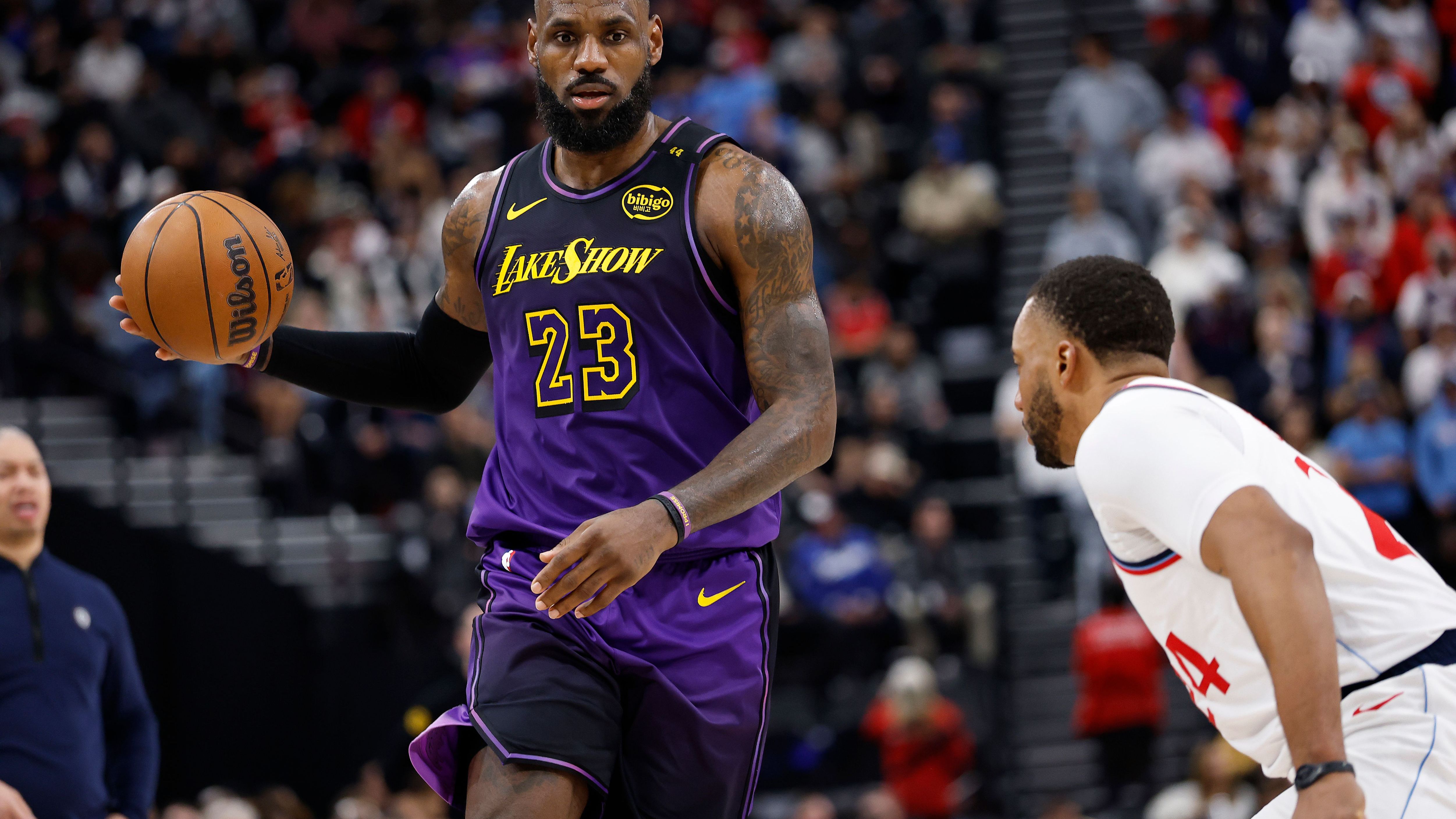 Los Angeles Lakers v Los Angeles Clippers