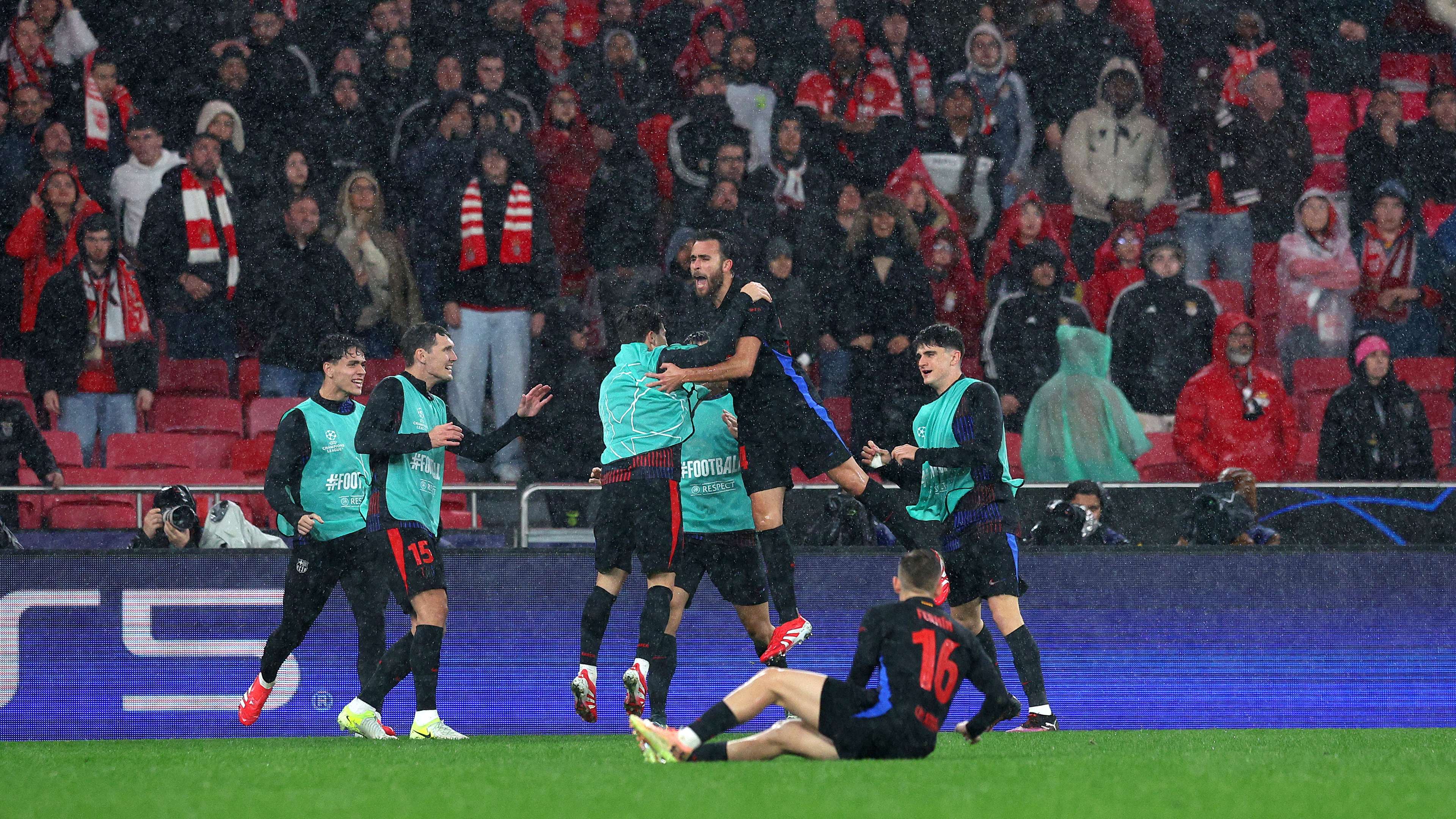 Robbery of the year!' - Barcelona's stunning 5-4 comeback at Benfica called out for 'sickening' and 'dodgy' calls as hosts denied penalty before Raphinha's clincher | Goal.com English Saudi Arabia