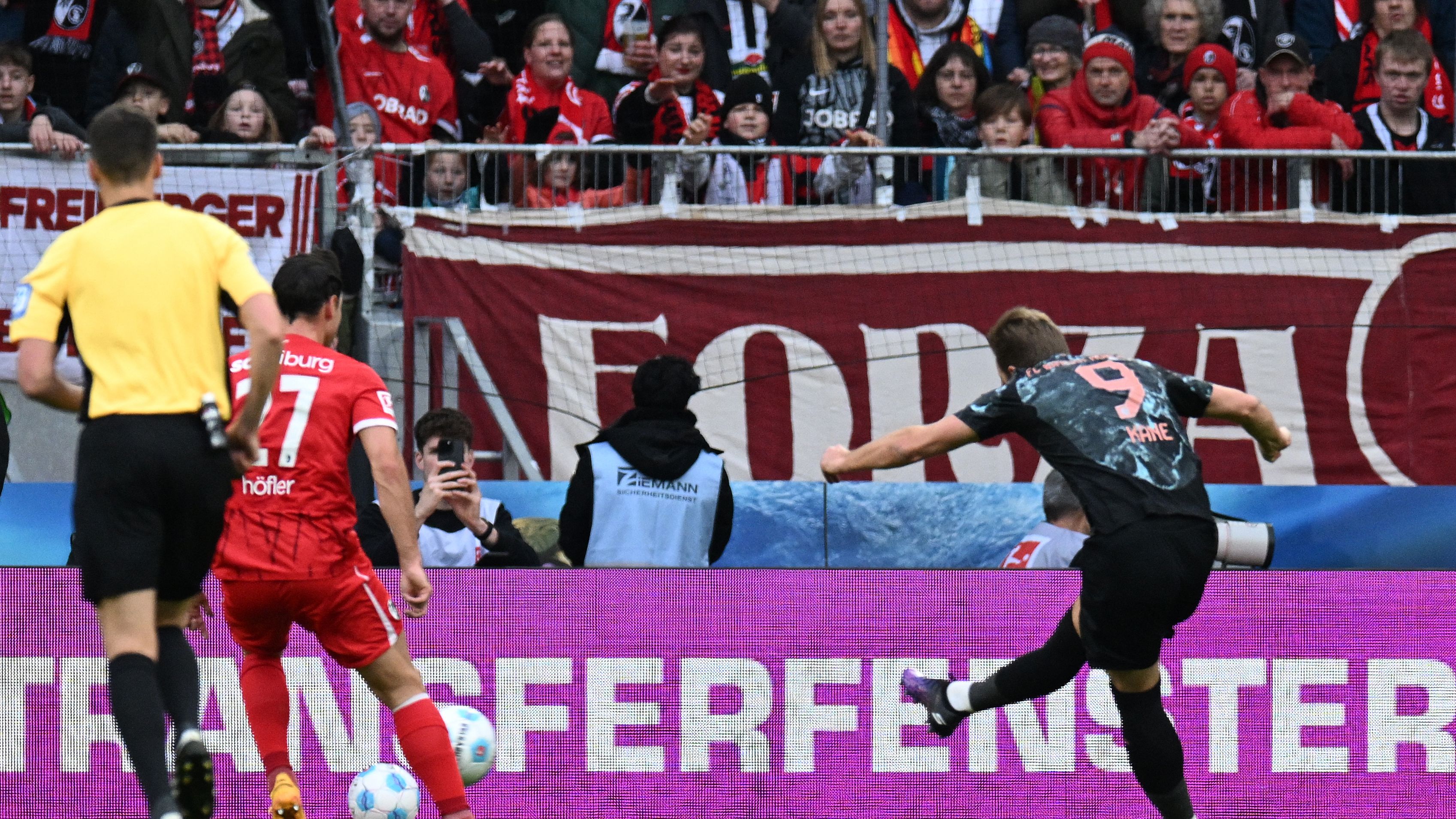 FBL-GER-BUNDESLIGA-FREIBURG-BAYERN MUNICH